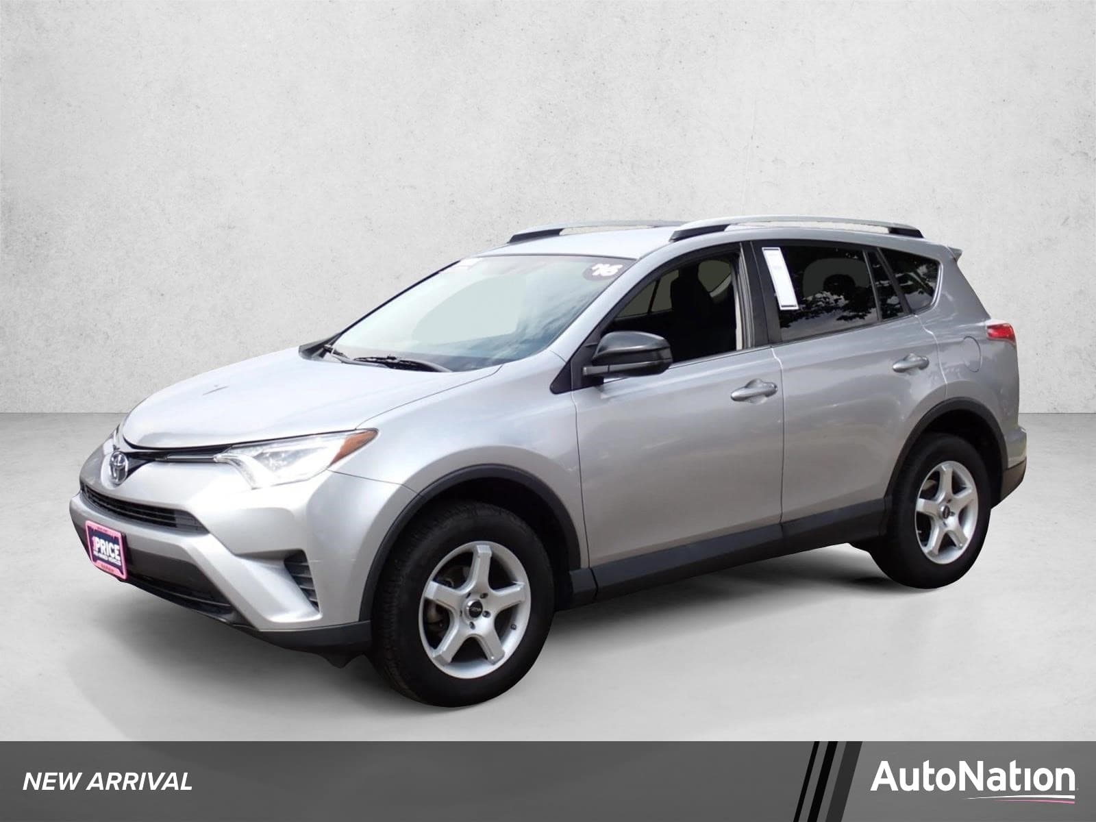 2016 Toyota RAV4 LE — photo 1 of 21