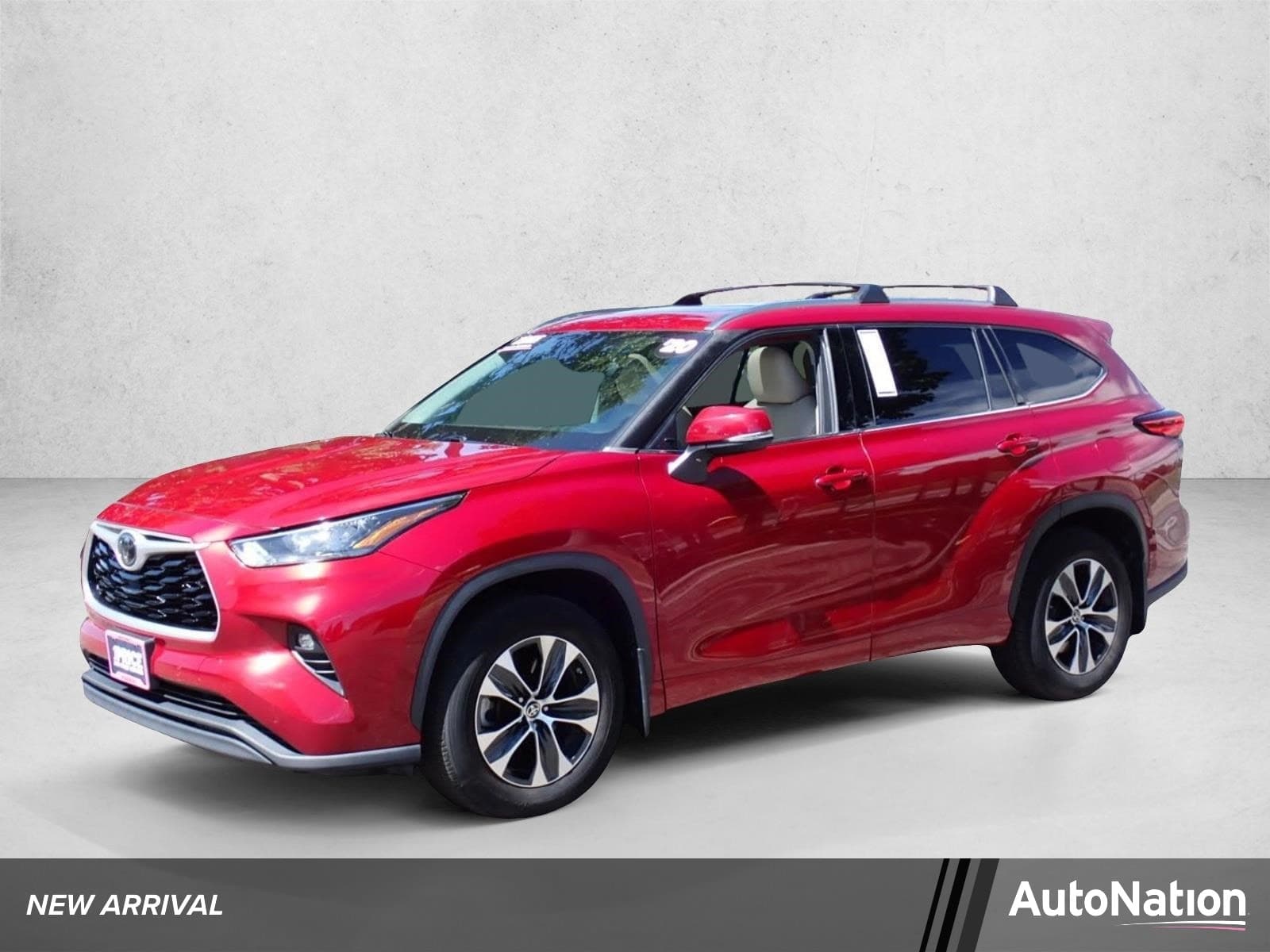 2020 Toyota Highlander XLE — photo 1 of 28