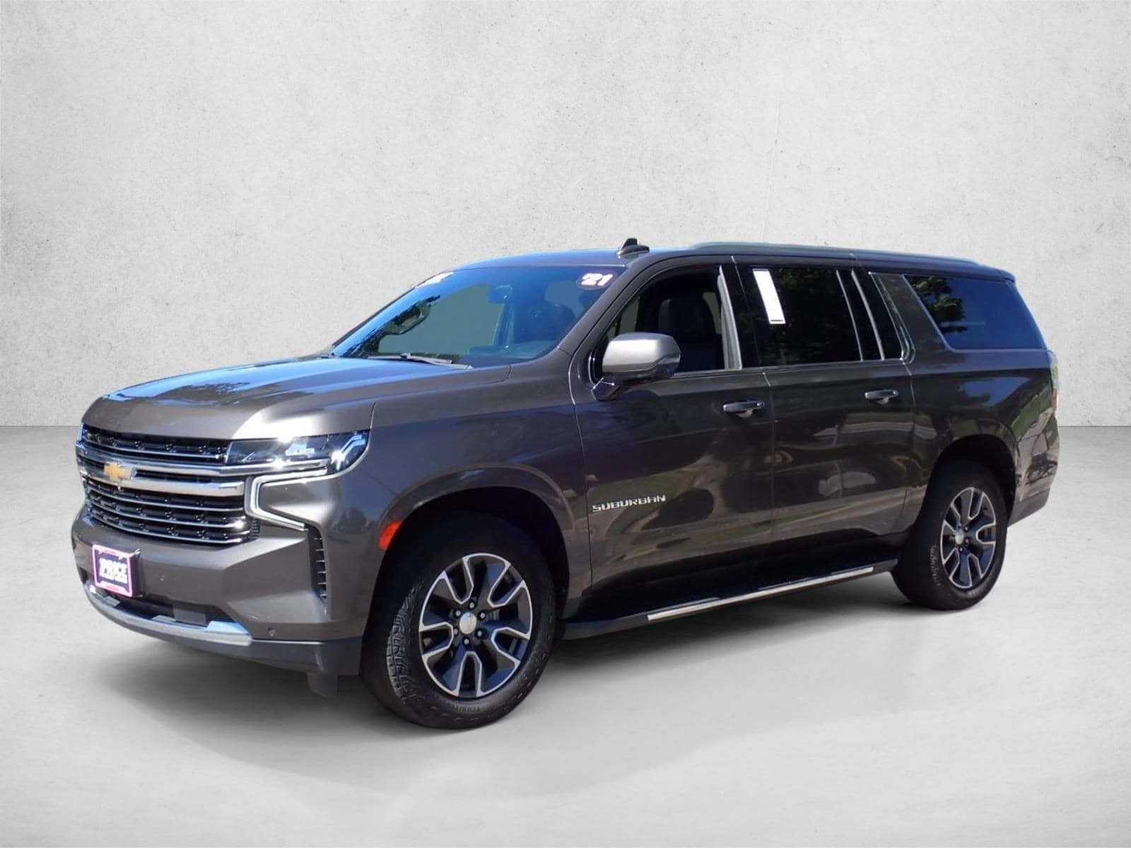 2021 Chevrolet Suburban LT — photo 1 of 27
