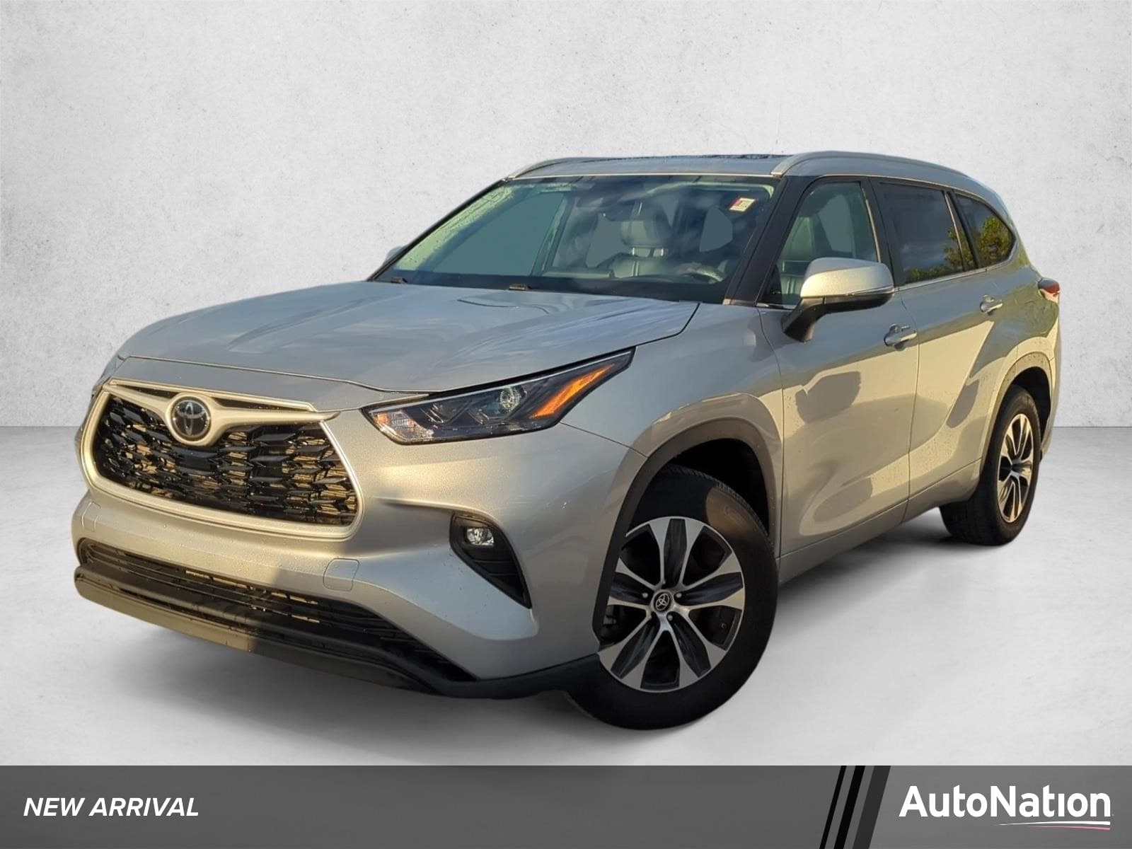 2024 Toyota Highlander XLE — photo 1 of 20