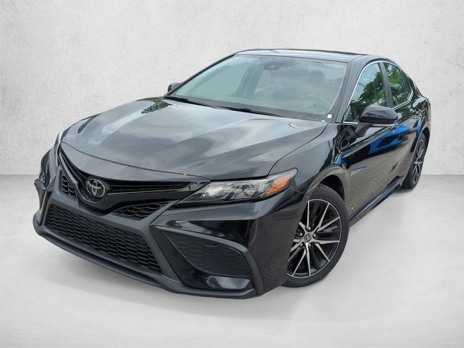2023 Toyota Camry SE — photo 1 of 25