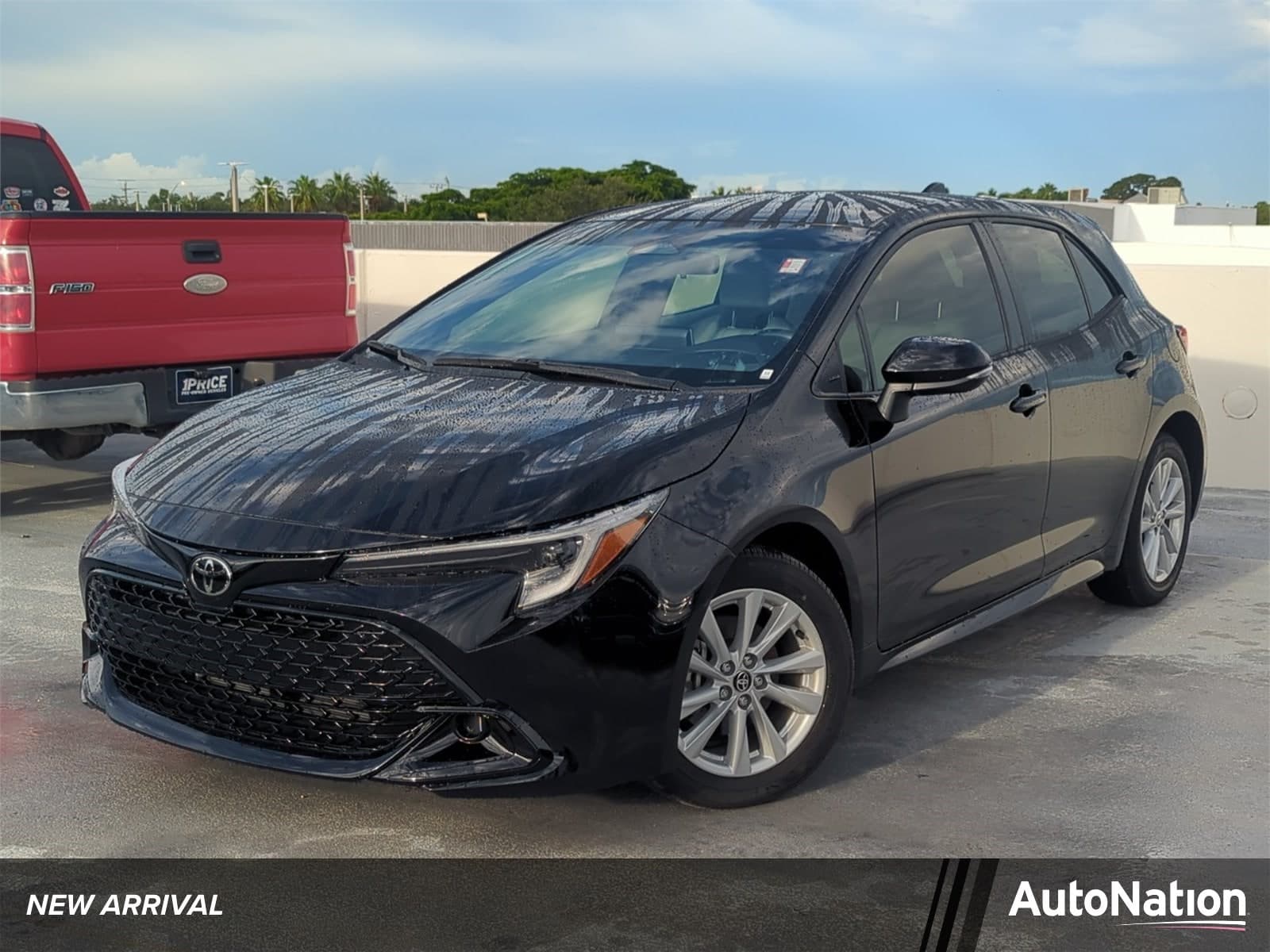 2026 Toyota Corolla Hatchback SE — photo 1 of 25