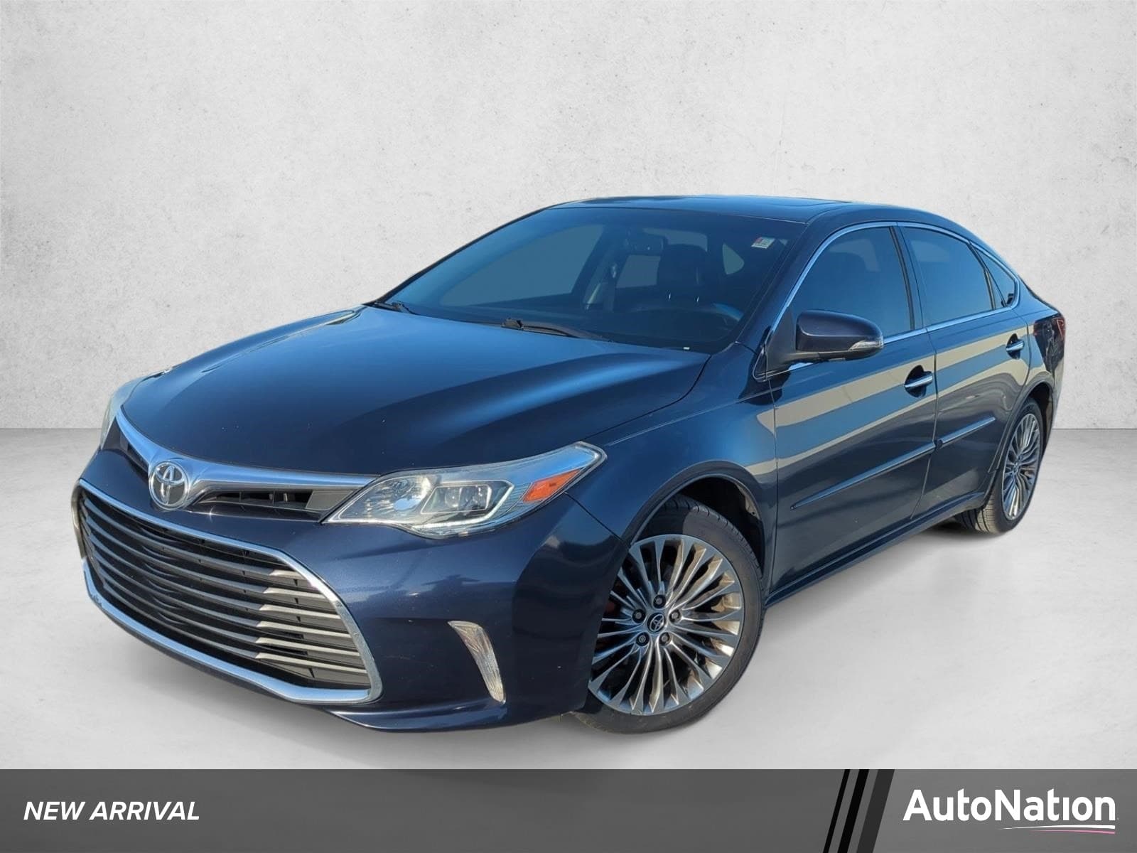 2016 Toyota Avalon Limited — photo 1 of 18
