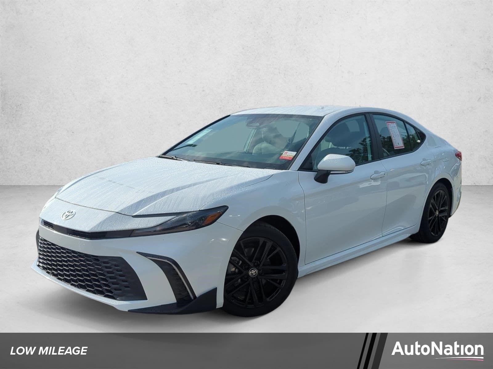 2026 Toyota Camry SE — photo 1 of 61
