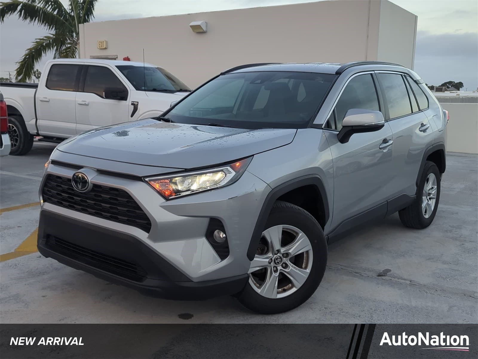 2021 Toyota RAV4 XLE — photo 1 of 18