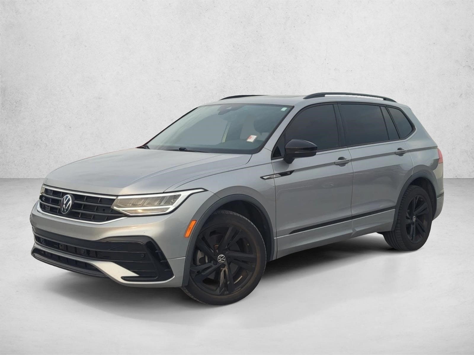 2023 Volkswagen Tiguan 2.0T SE R-Line Black — photo 1 of 27