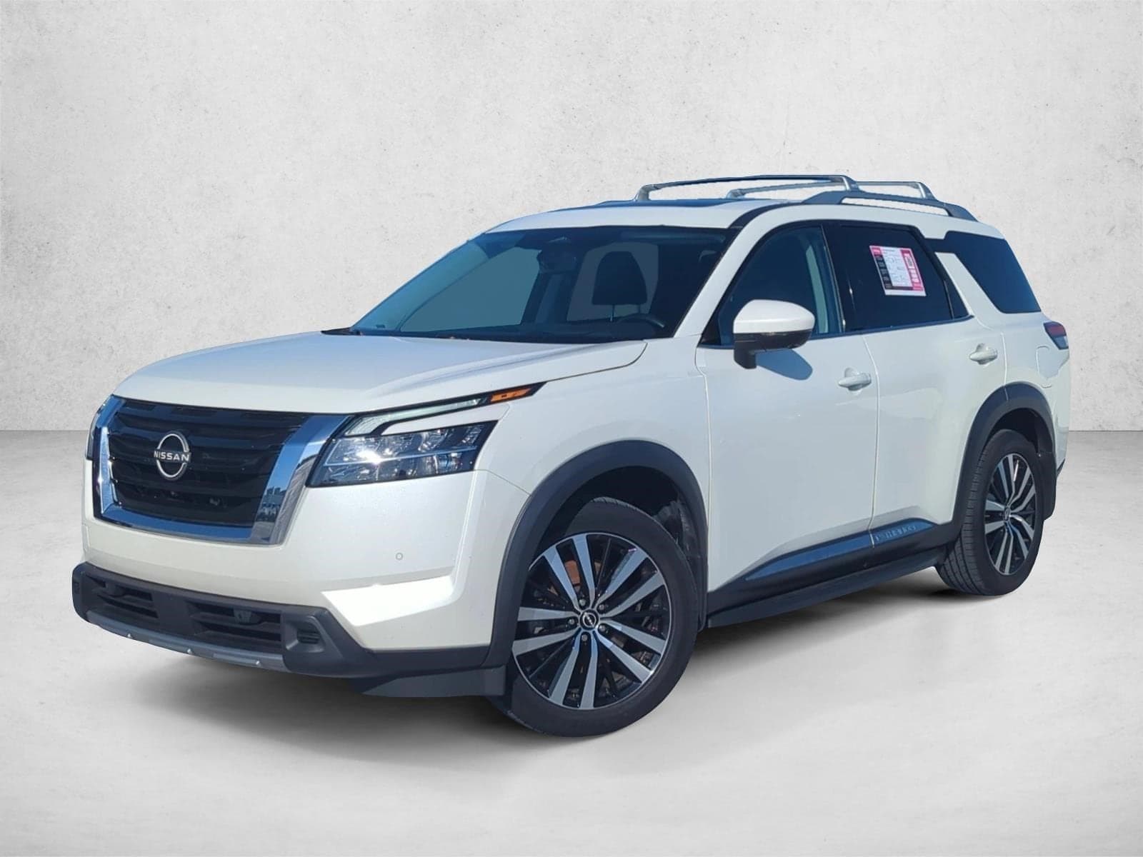 2024 Nissan Pathfinder Platinum — photo 1 of 27