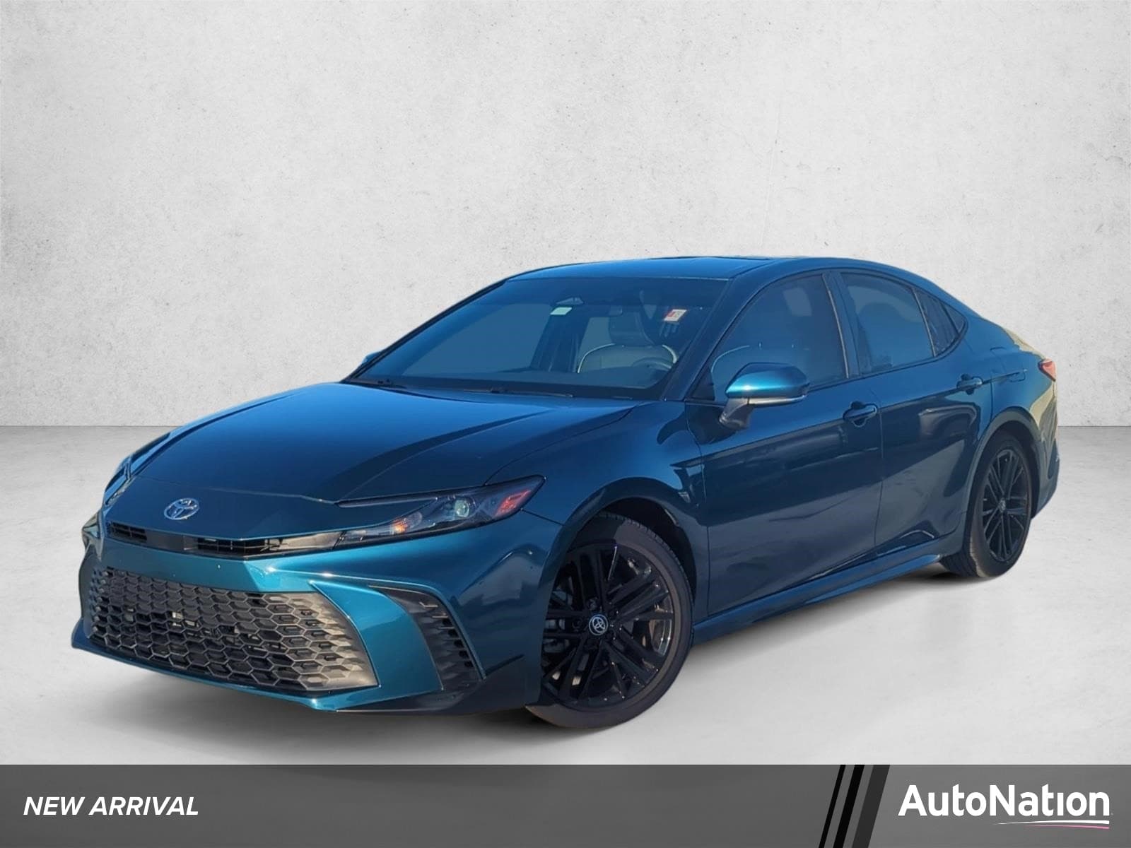 2025 Toyota Camry SE — photo 1 of 25