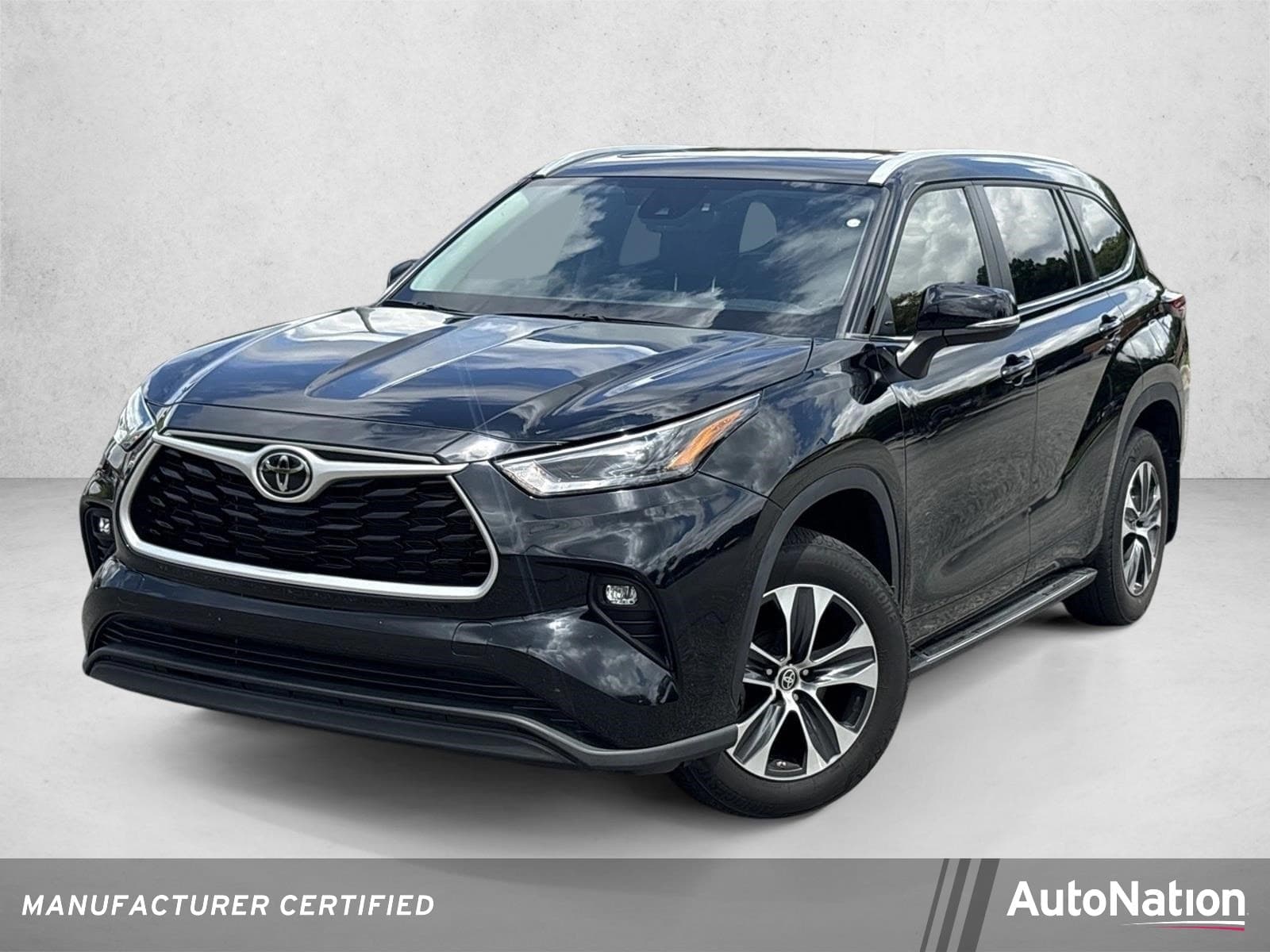 2024 Toyota Highlander XLE — photo 1 of 30