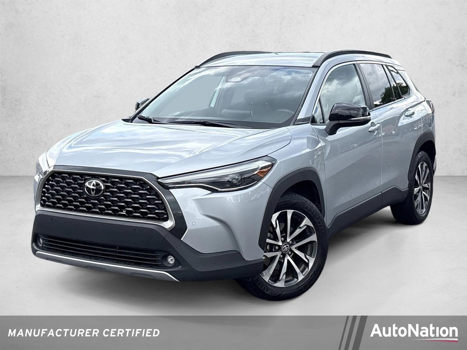 2025 Toyota Corolla Cross XLE — photo 1 of 30