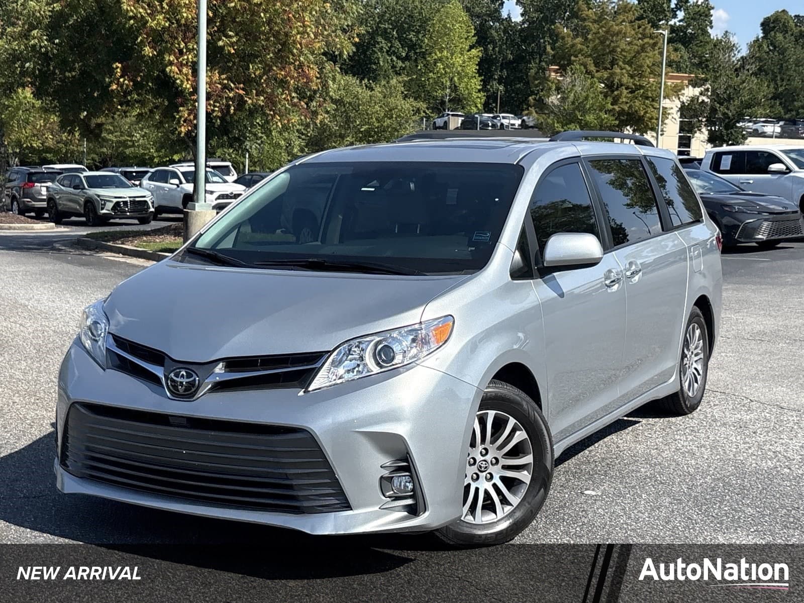 2020 Toyota Sienna XLE Premium — photo 1 of 28