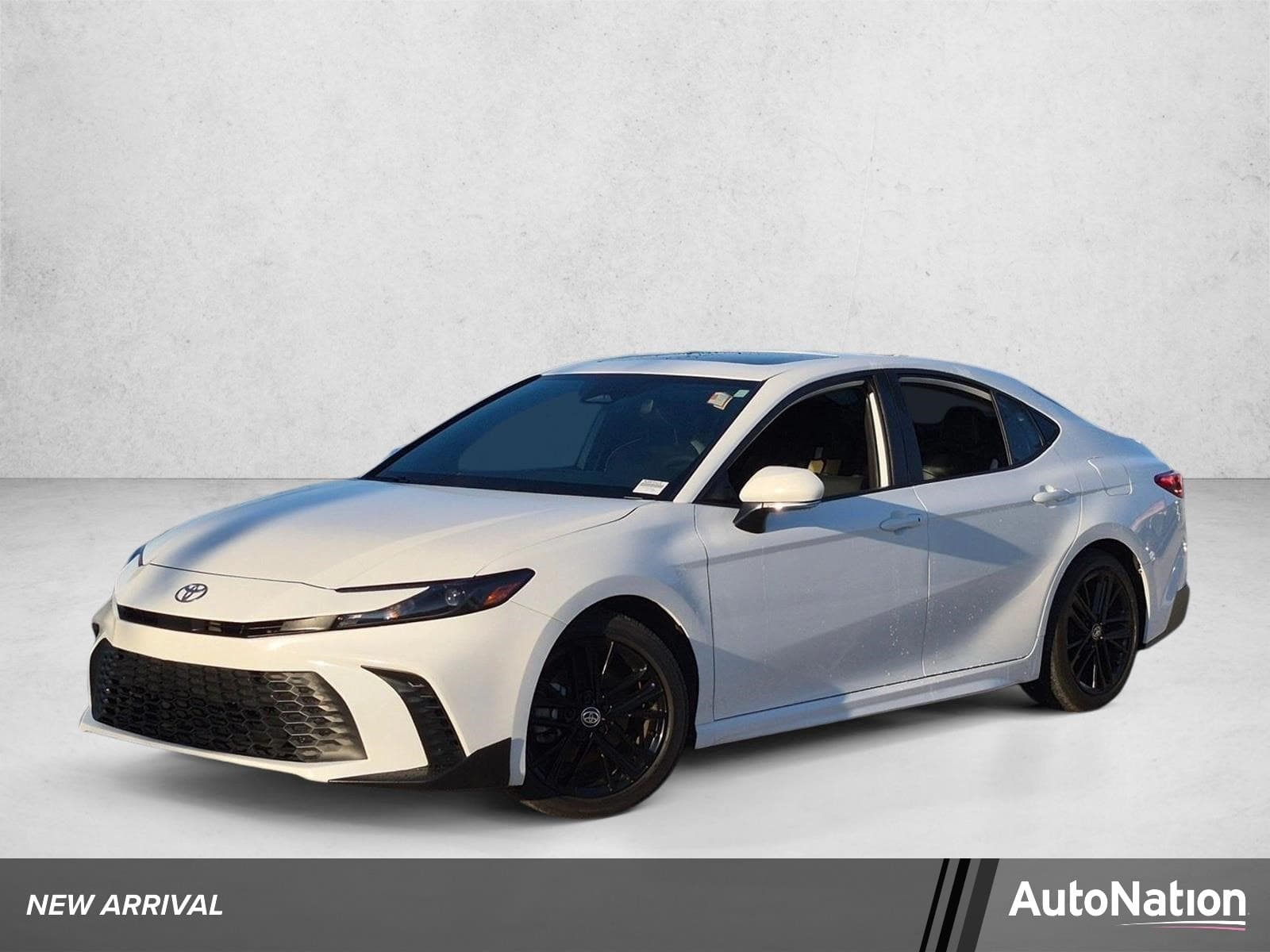 2025 Toyota Camry SE — photo 1 of 16