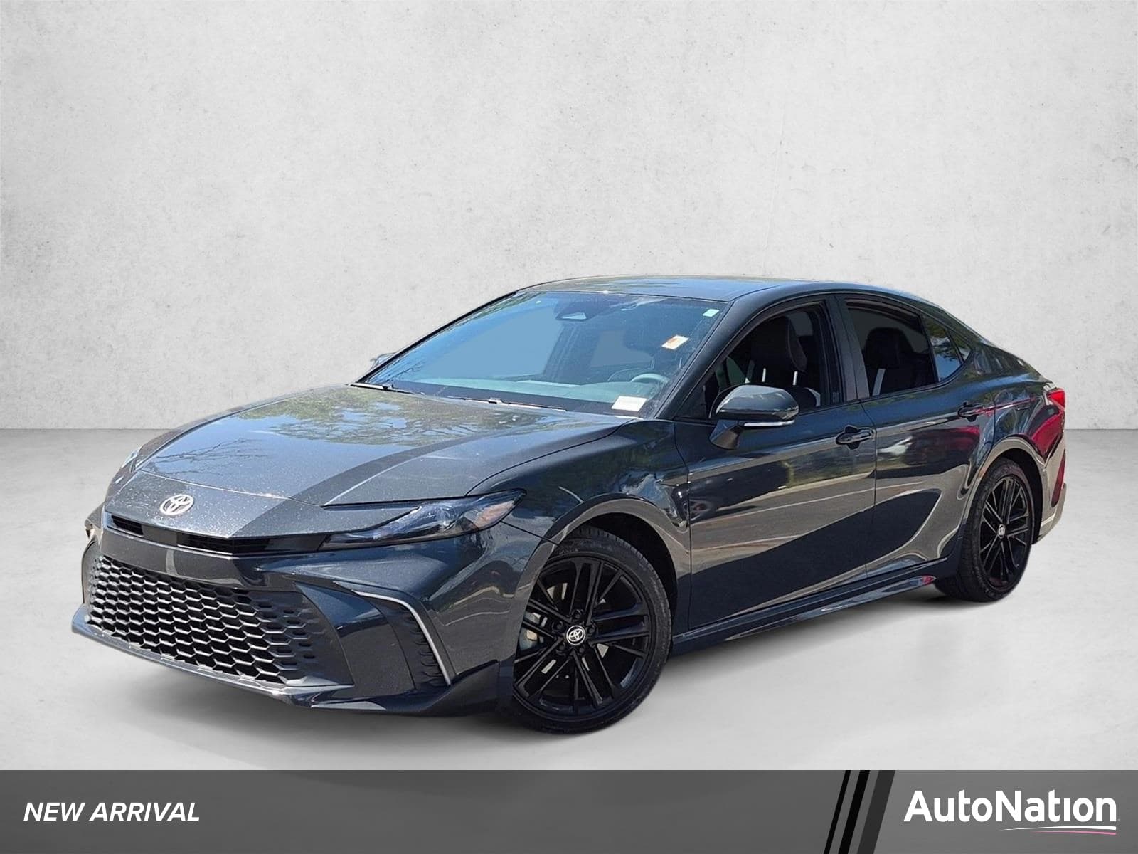 2025 Toyota Camry SE — photo 1 of 17