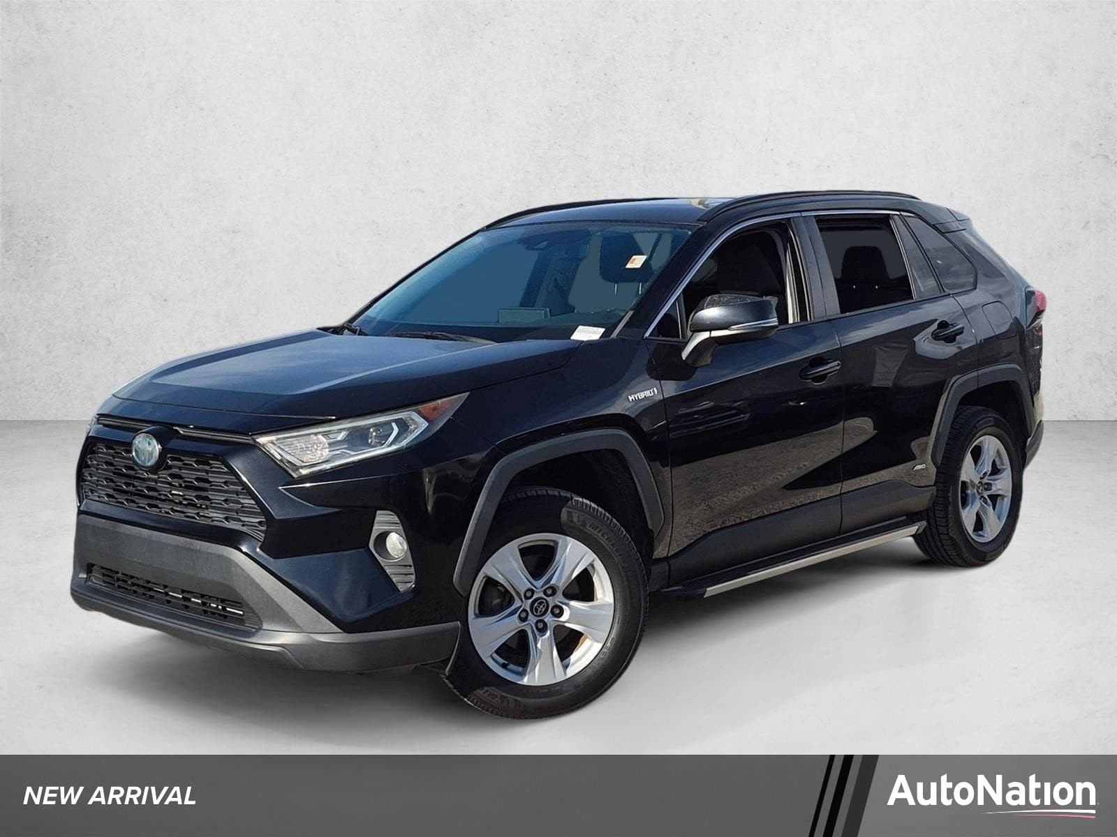 2020 Toyota RAV4 Hybrid XLE — photo 1 of 17