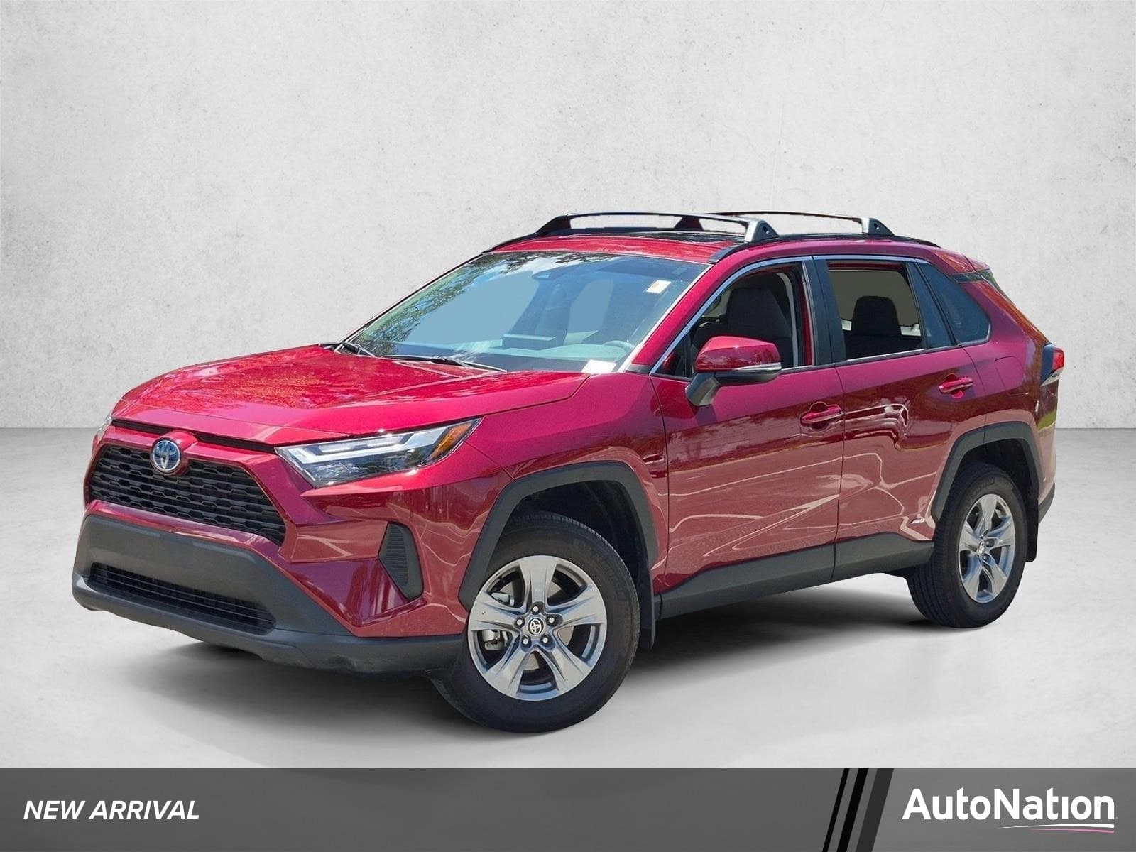 2024 Toyota RAV4 Hybrid XLE — photo 1 of 17