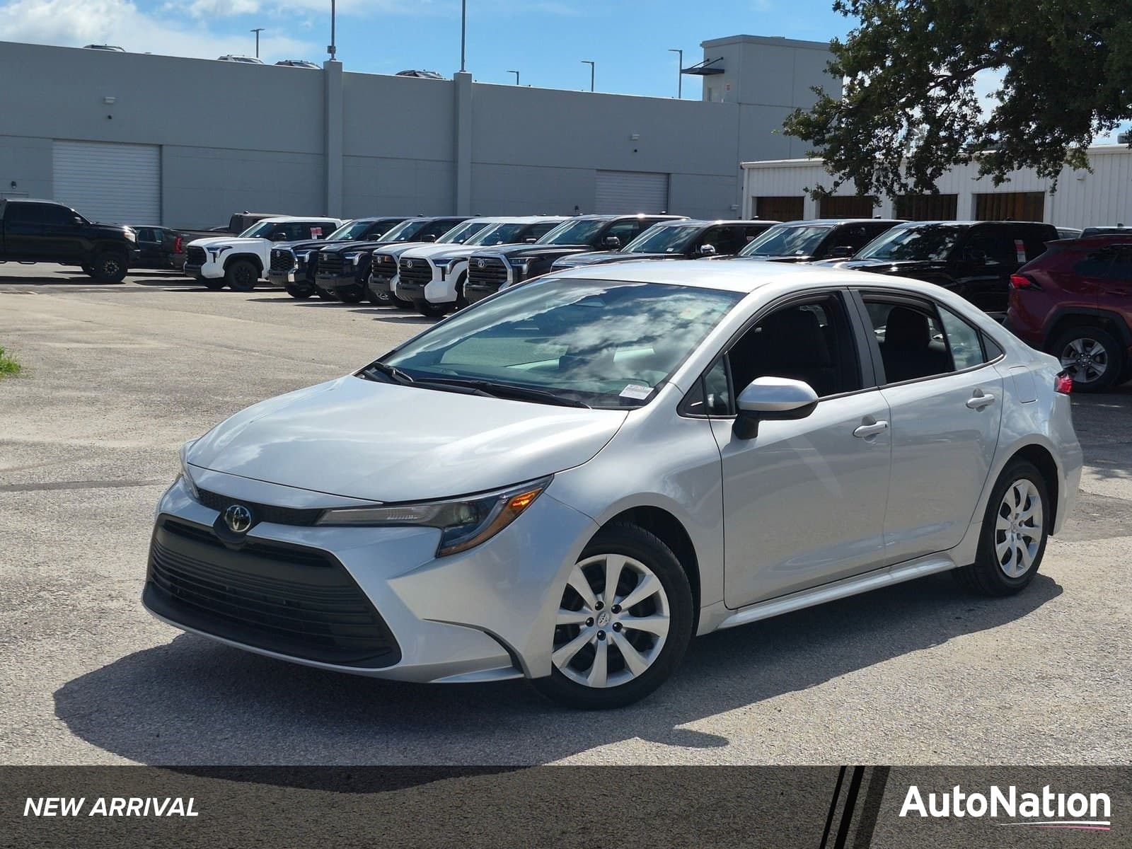 2025 Toyota Corolla LE — photo 1 of 4