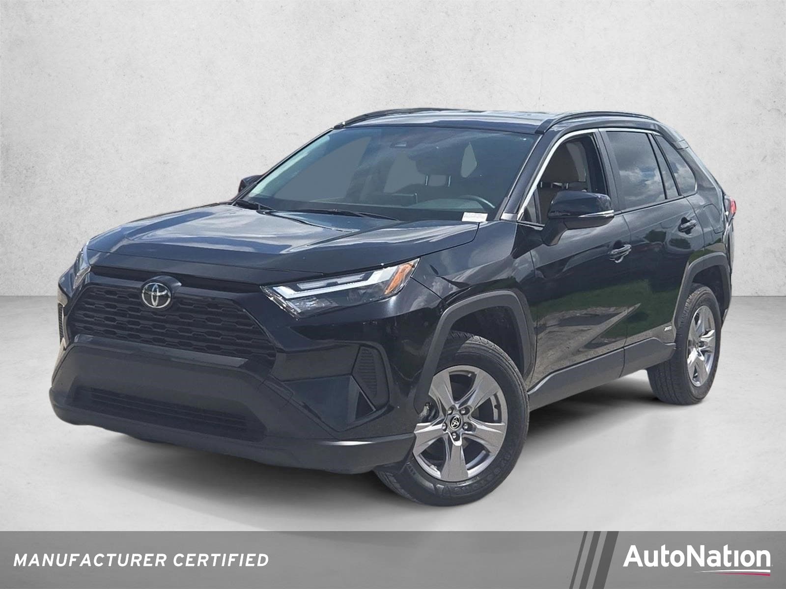2025 Toyota RAV4 Hybrid XLE — photo 1 of 24