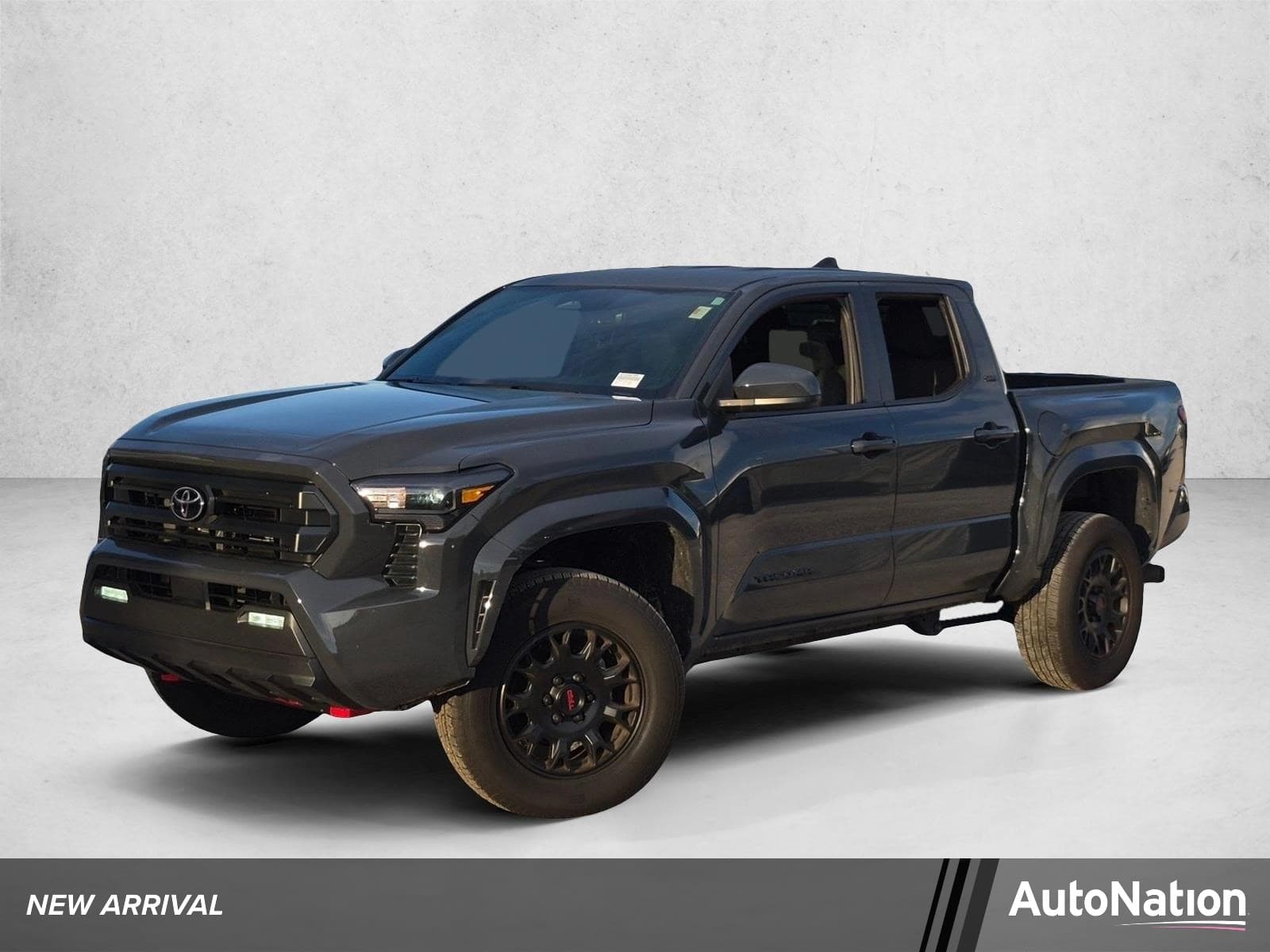 2025 Toyota Tacoma SR5 — photo 1 of 16