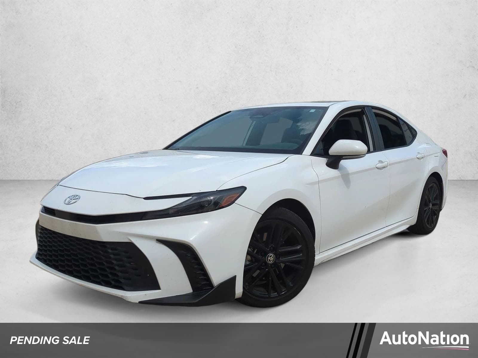 2025 Toyota Camry SE — photo 1 of 26