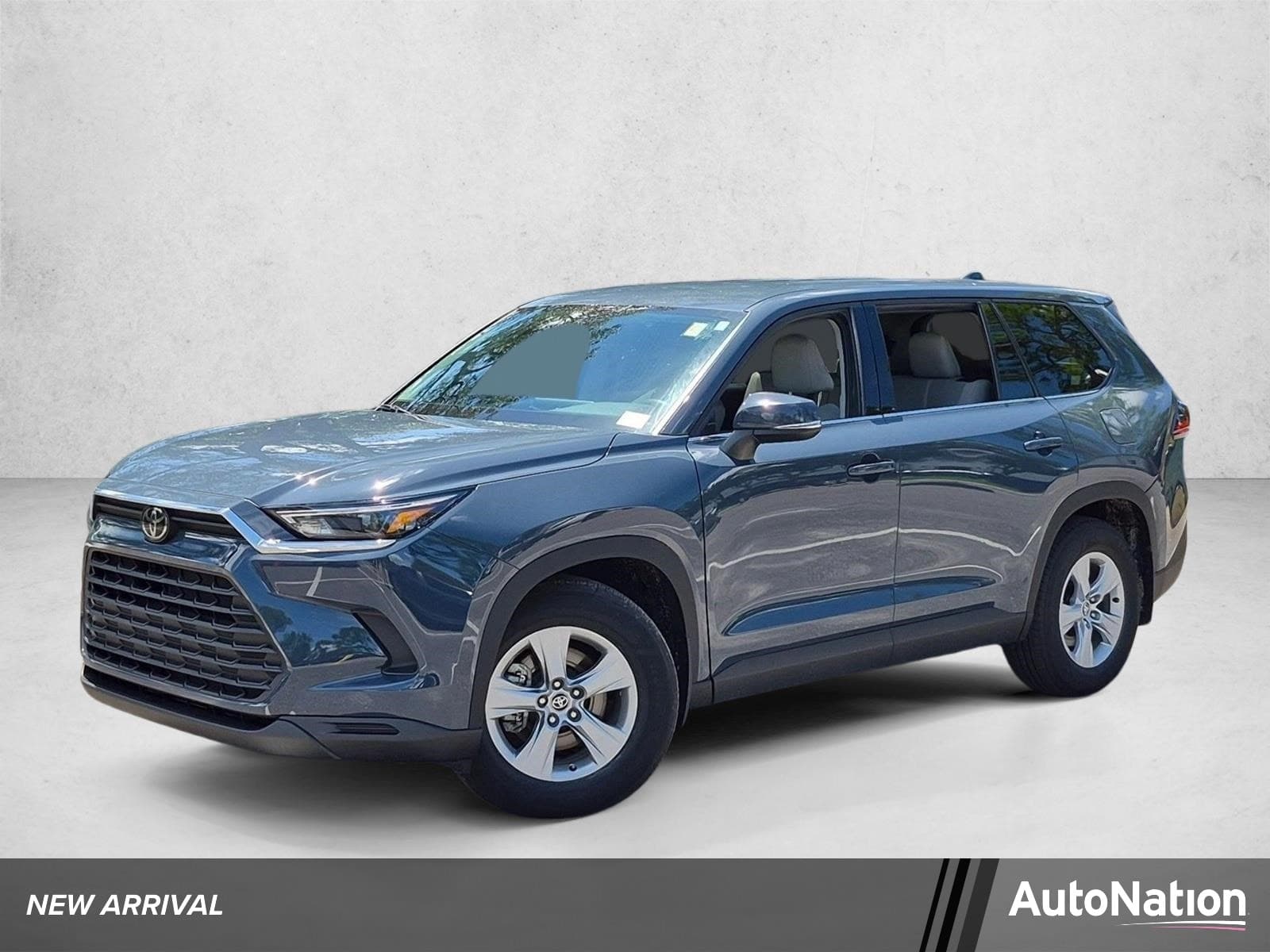 2025 Toyota Grand Highlander LE — photo 1 of 4