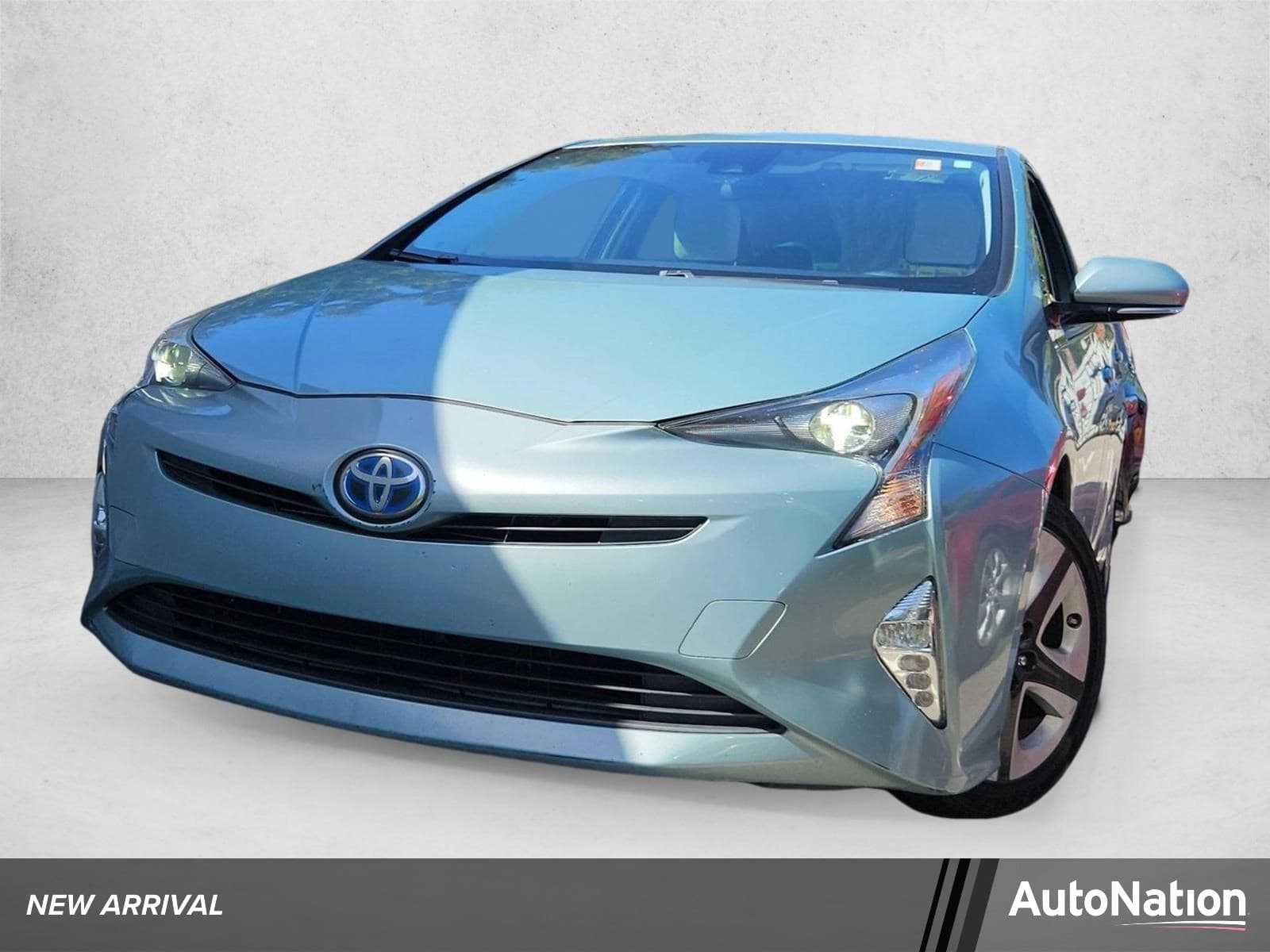 2016 Toyota Prius Three Touring — photo 1 of 15