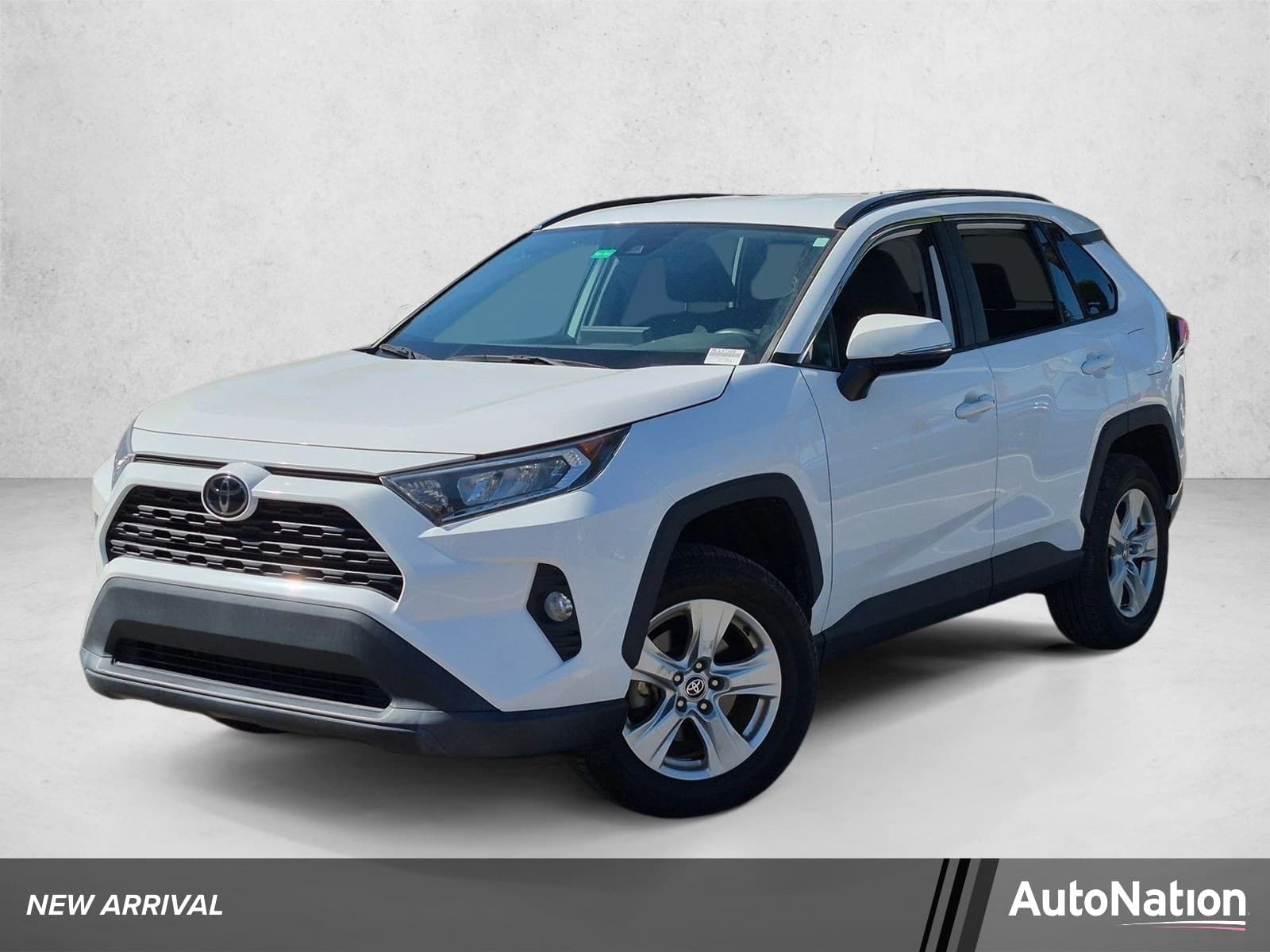 2021 Toyota RAV4 XLE — photo 1 of 6