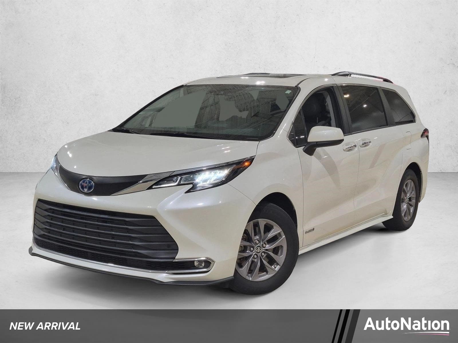 2021 Toyota Sienna XLE — photo 1 of 22