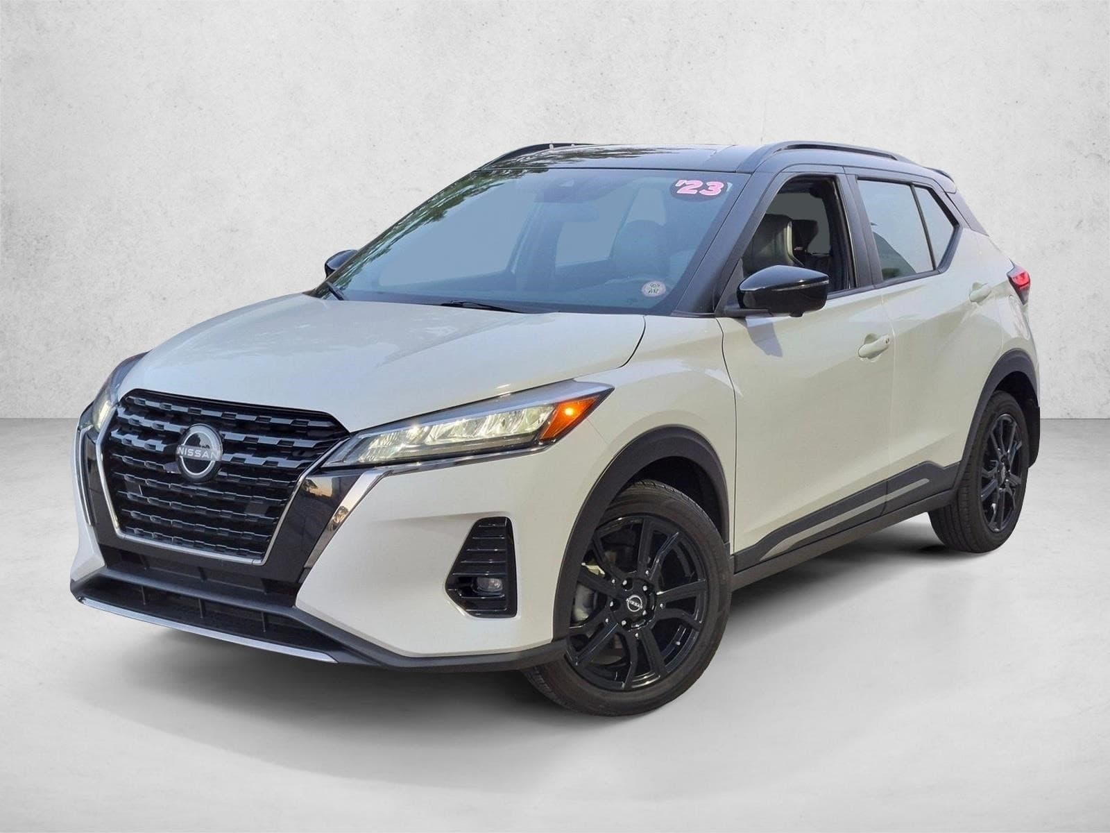 2023 Nissan Kicks SR — photo 1 of 22