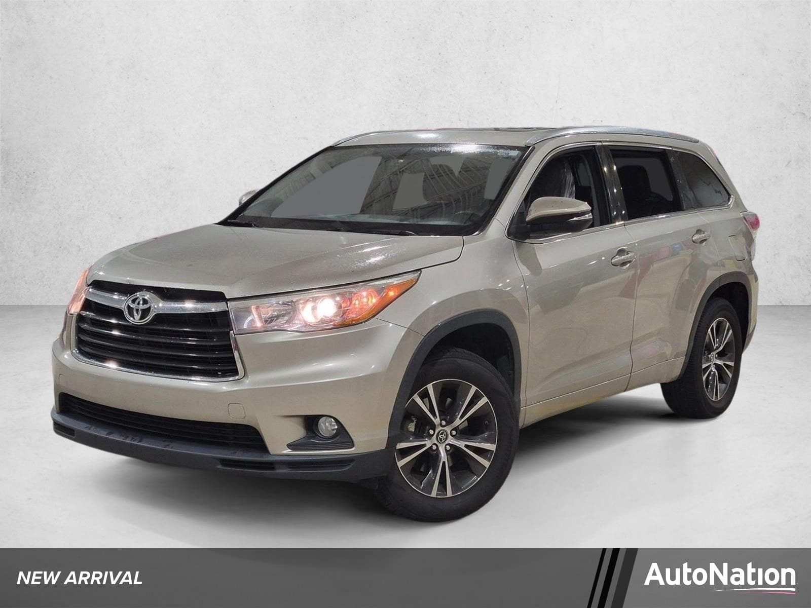 2016 Toyota Highlander XLE — photo 1 of 23