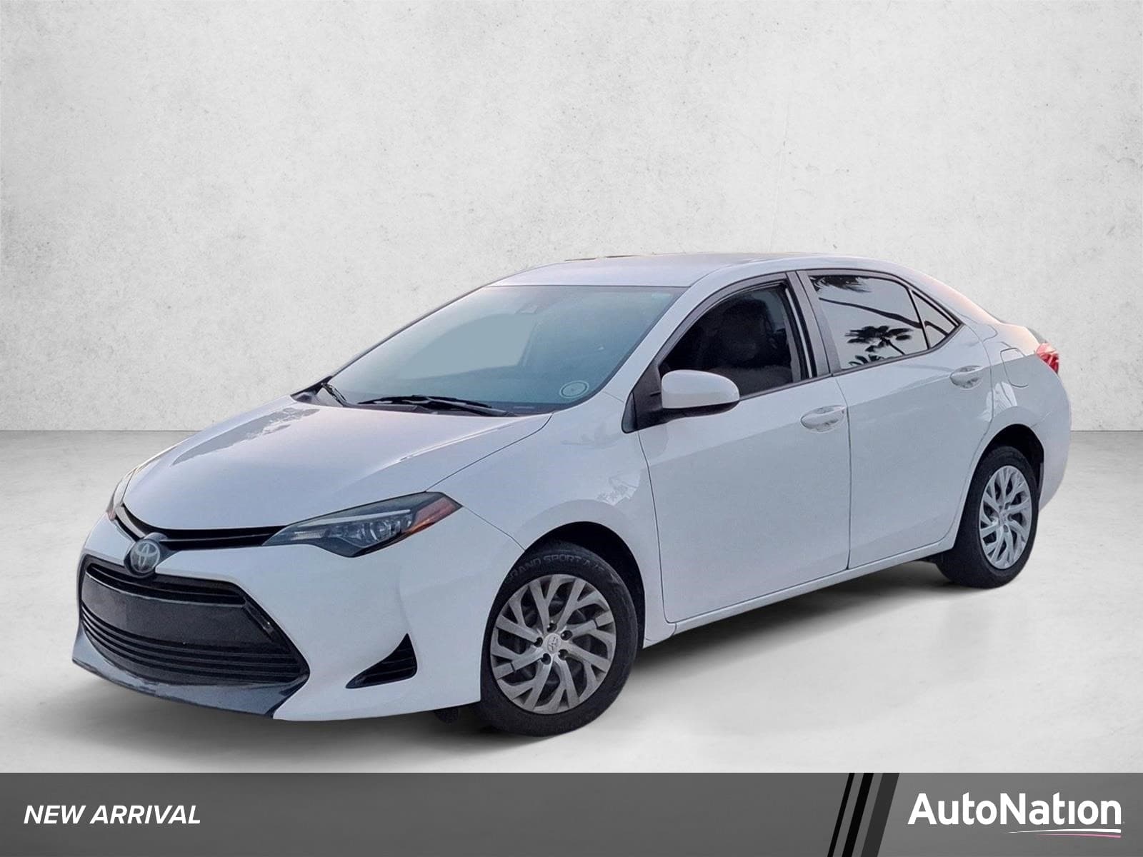 2019 Toyota Corolla LE — photo 1 of 21