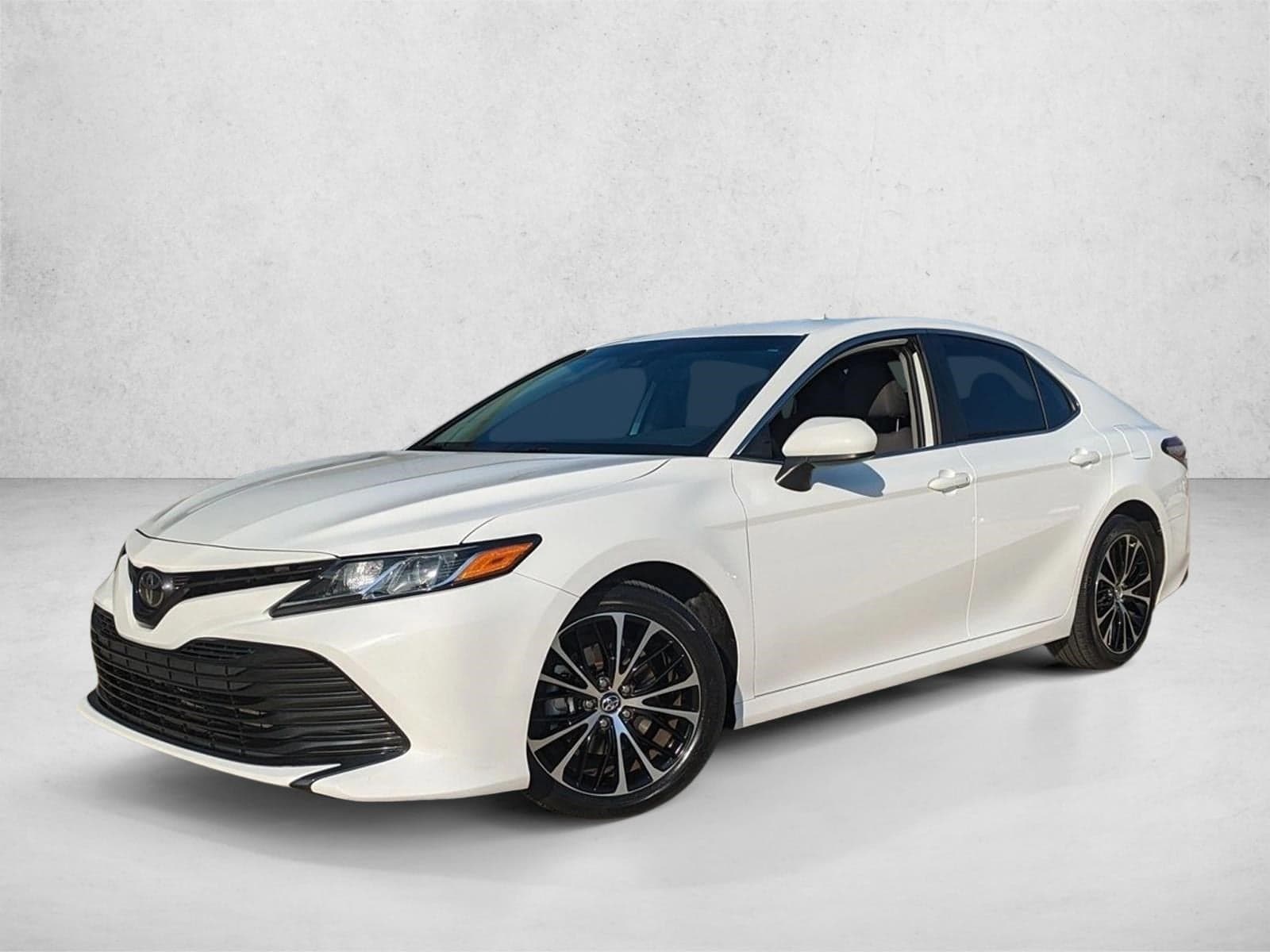 2020 Toyota Camry LE — photo 1 of 23