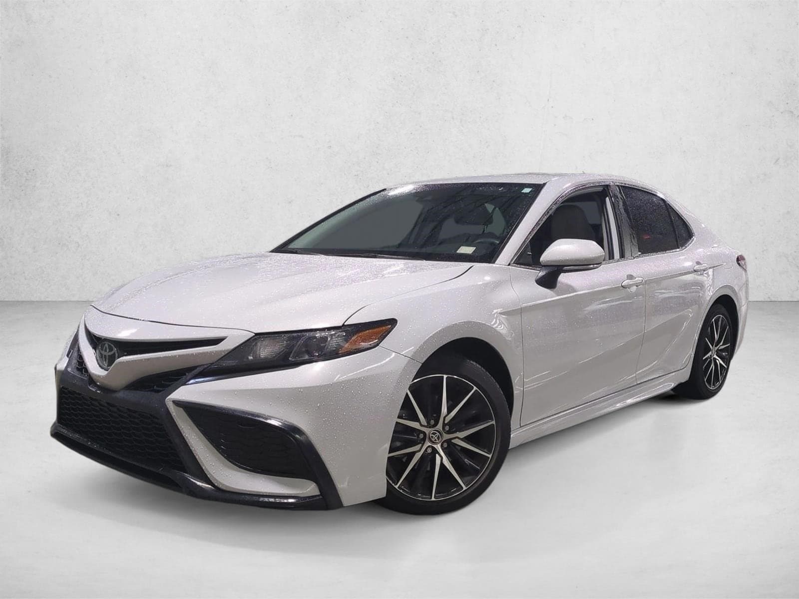 2023 Toyota Camry SE — photo 1 of 15