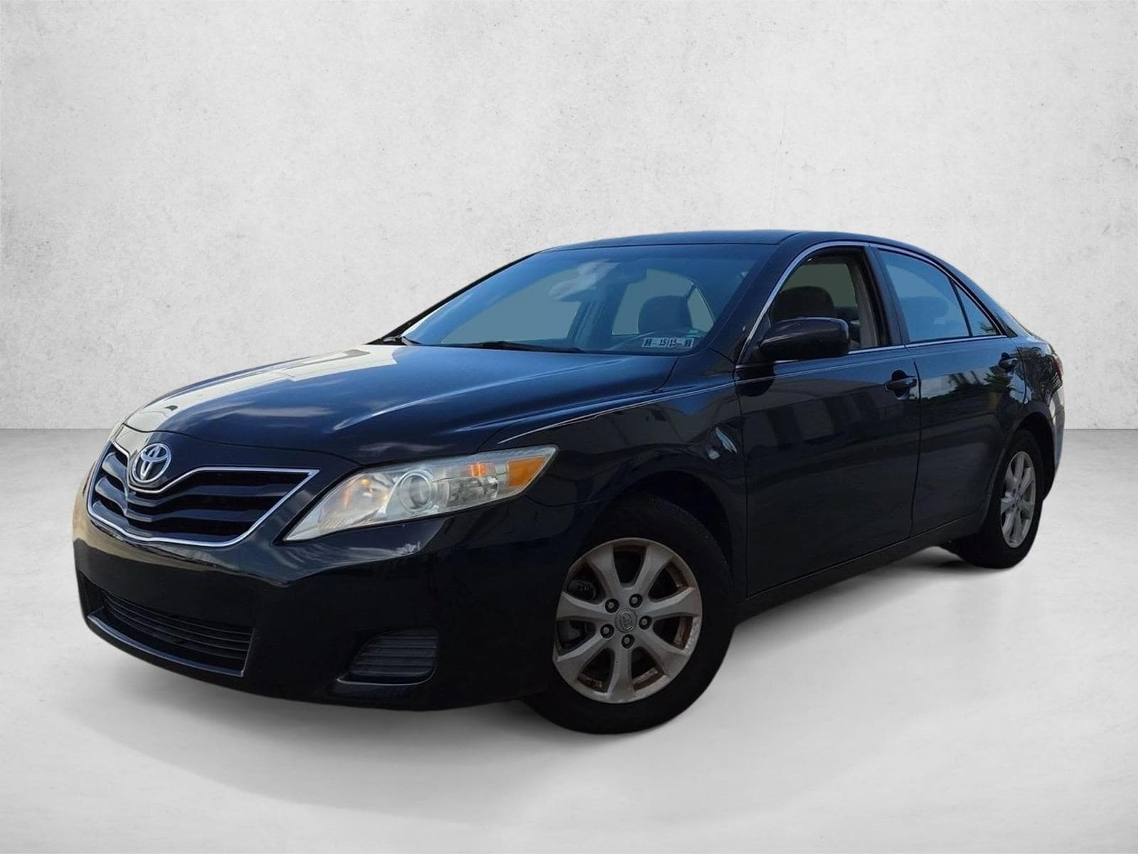 2011 Toyota Camry LE — photo 1 of 15