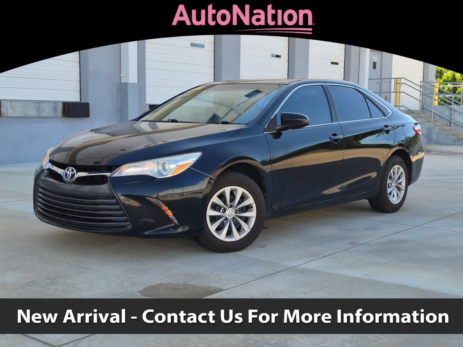 2017 Toyota Camry LE — photo 1 of 15