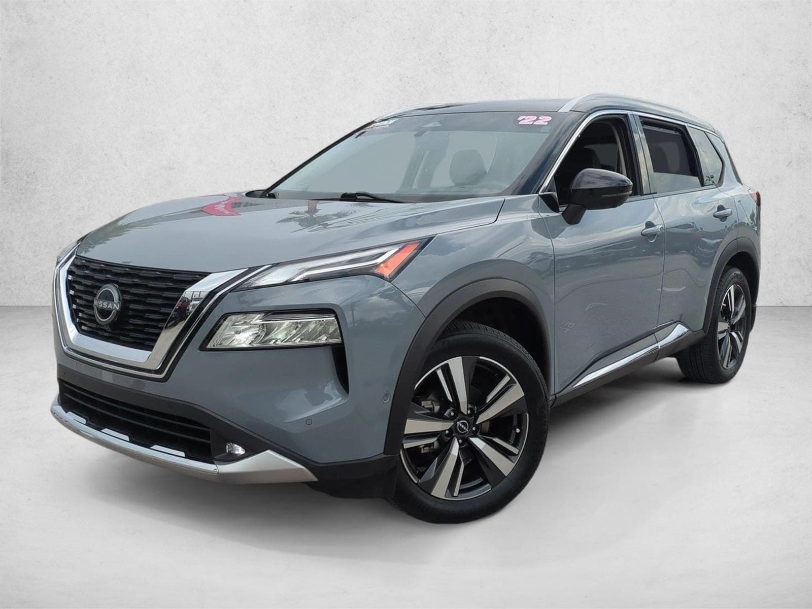 2022 Nissan Rogue Platinum — photo 1 of 26