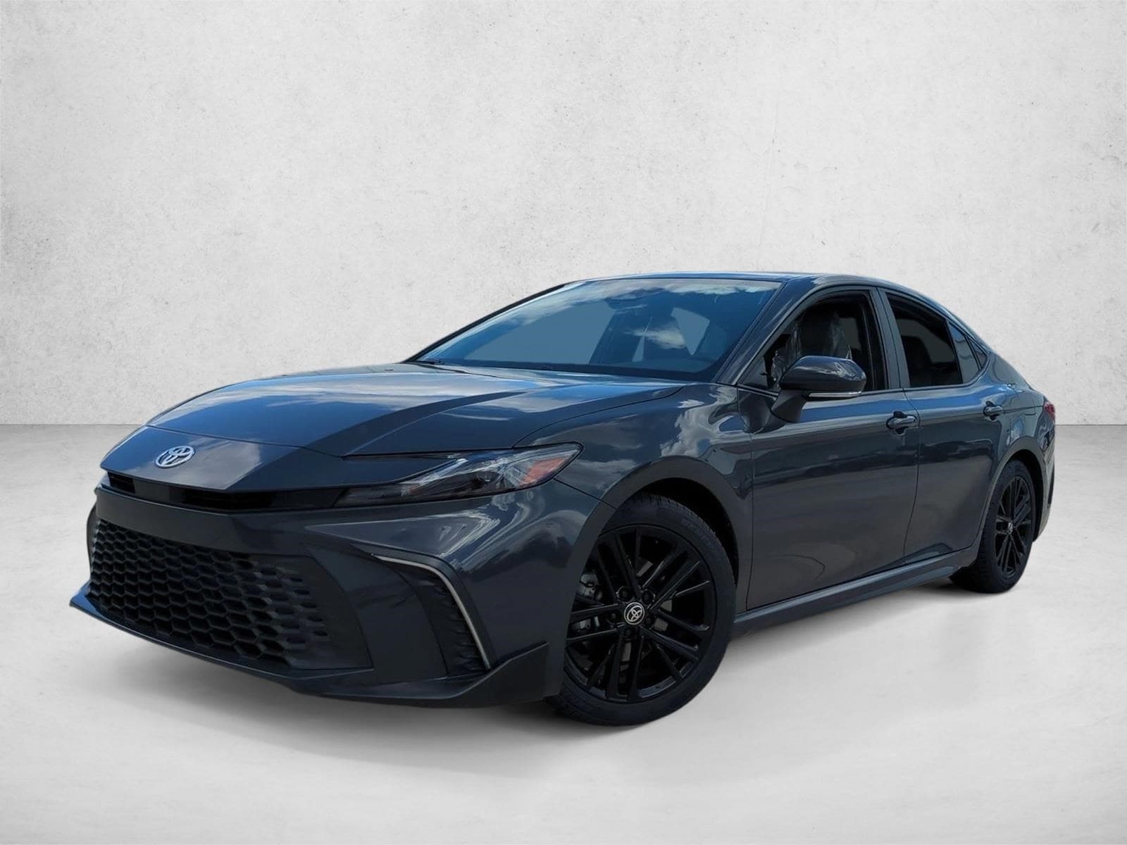 2025 Toyota Camry SE — photo 1 of 15