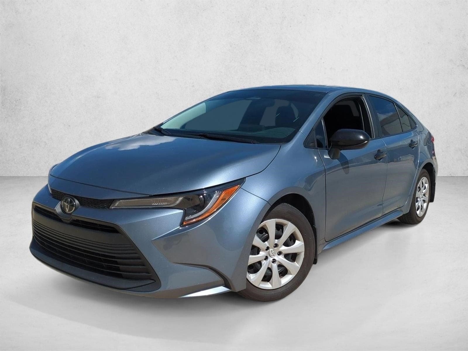 2025 Toyota Corolla LE — photo 1 of 15