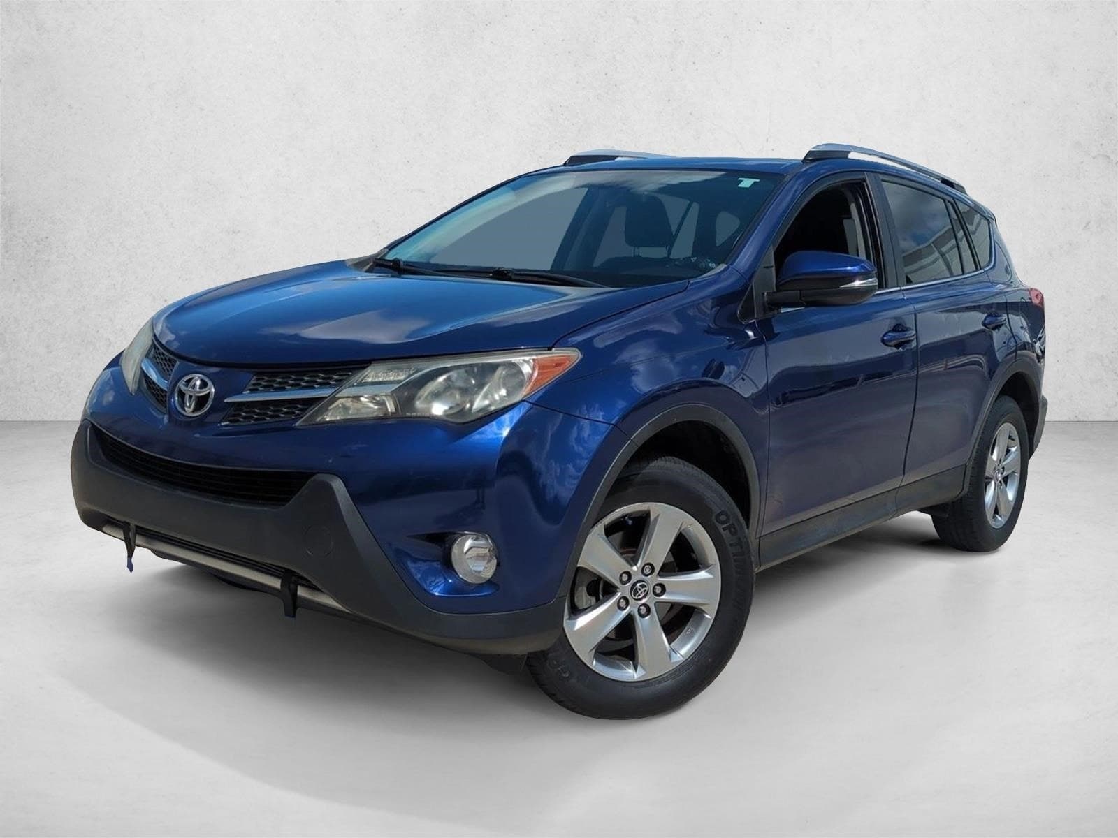 2015 Toyota RAV4 XLE — photo 1 of 15