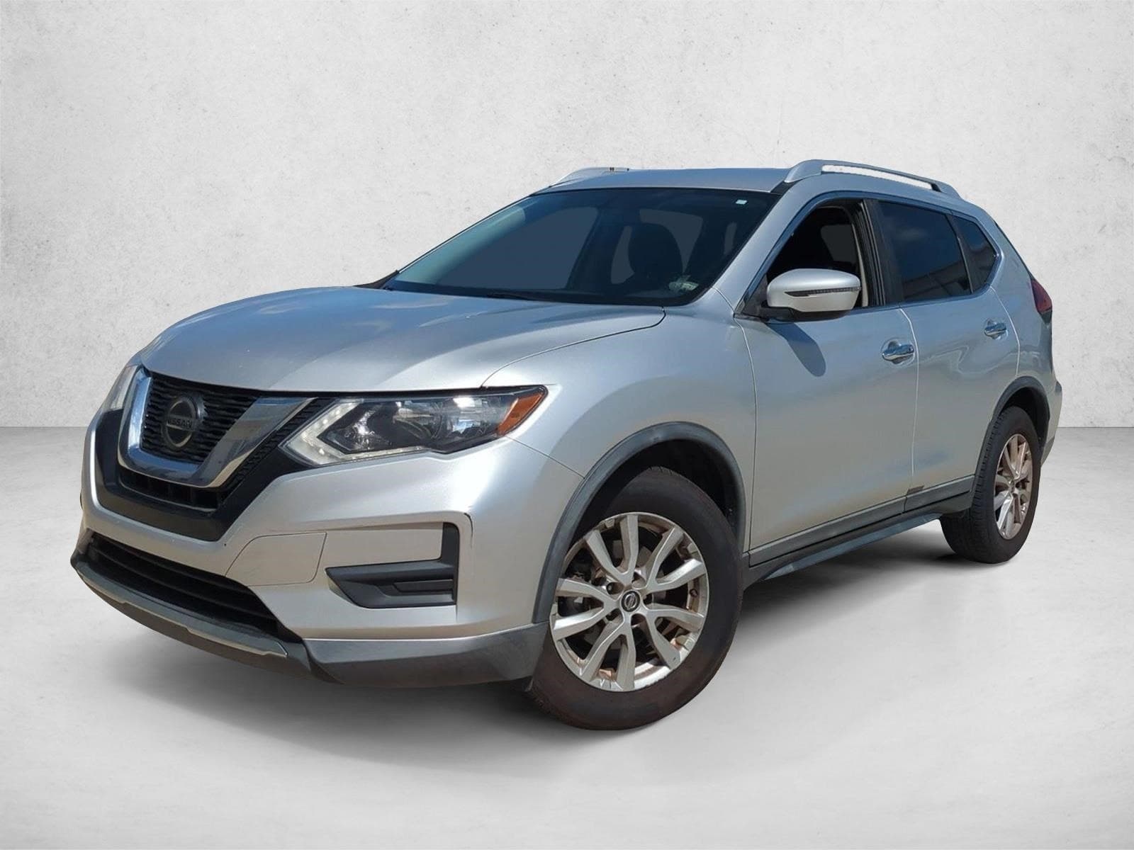 2018 Nissan Rogue SV — photo 1 of 15