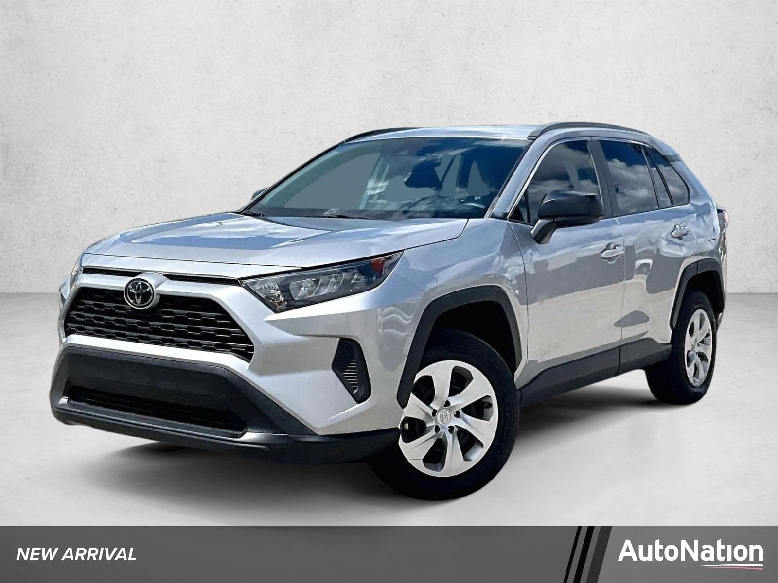 2020 Toyota RAV4 LE — photo 1 of 30