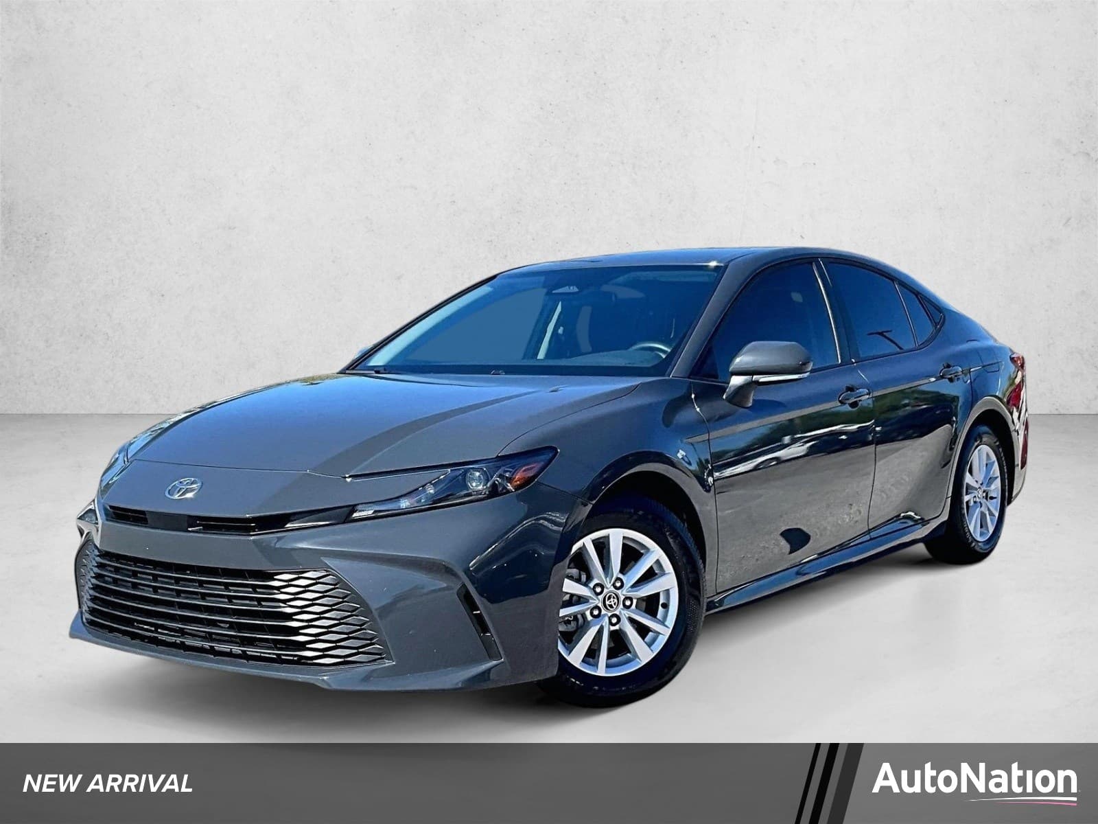 2025 Toyota Camry LE — photo 1 of 30