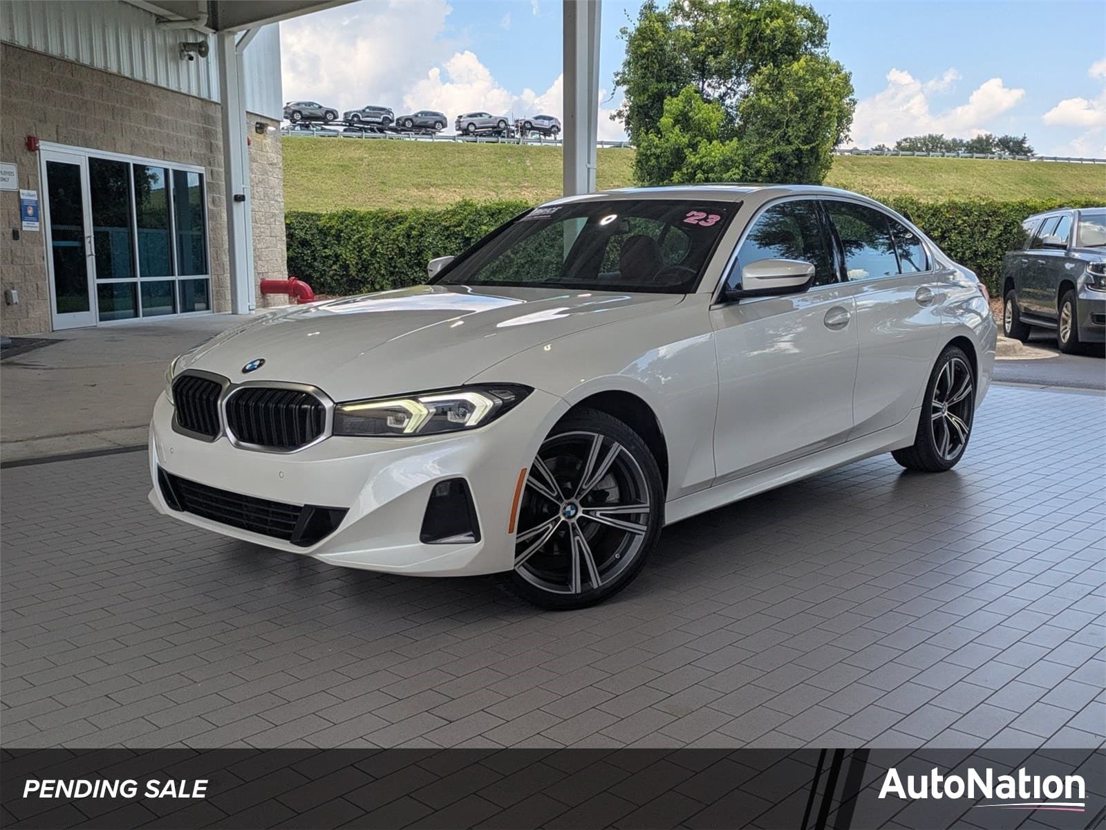 2024 BMW 3 Series 330i — photo 1 of 24