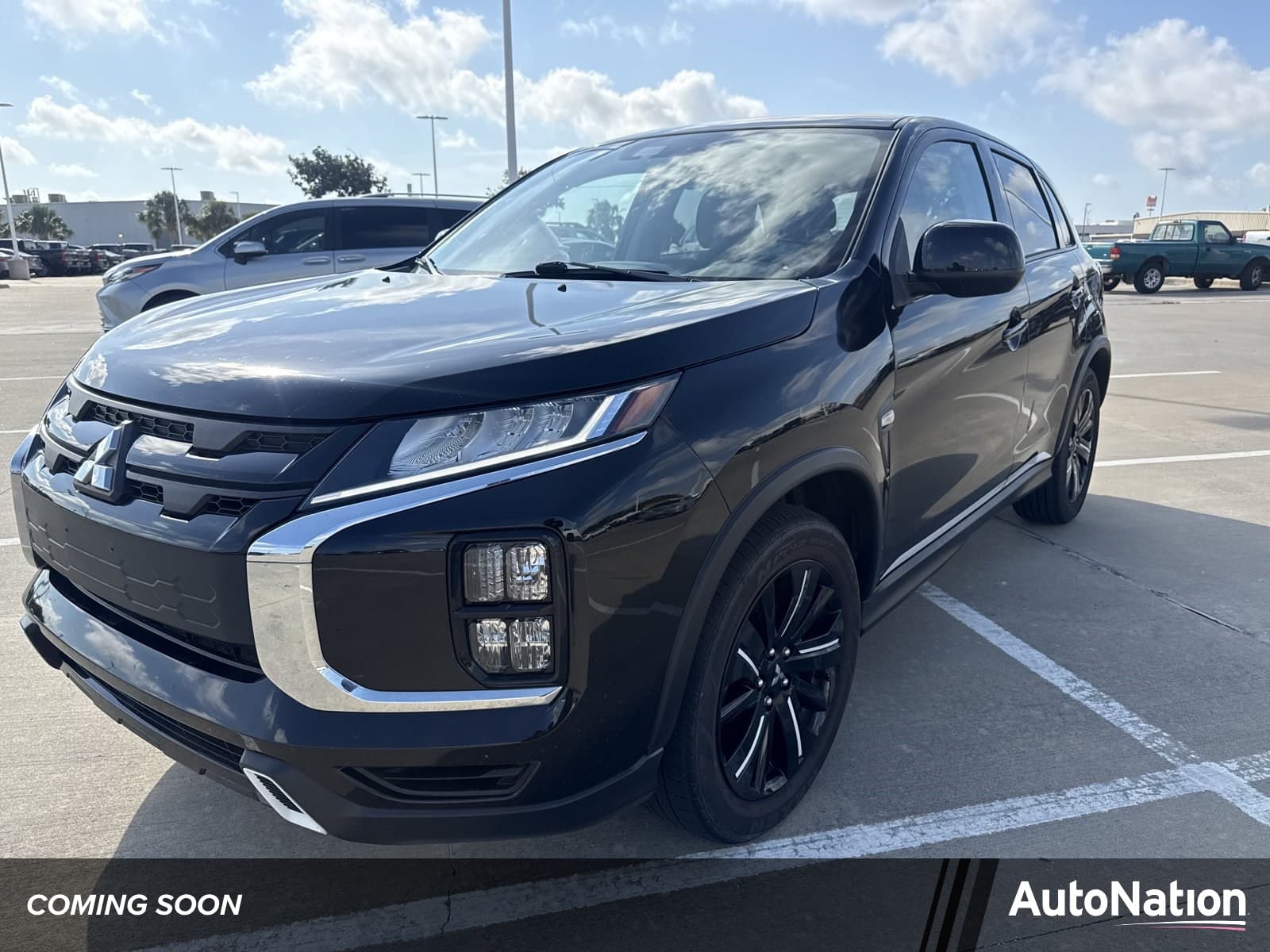 2022 Mitsubishi Outlander ES — photo 1 of 20