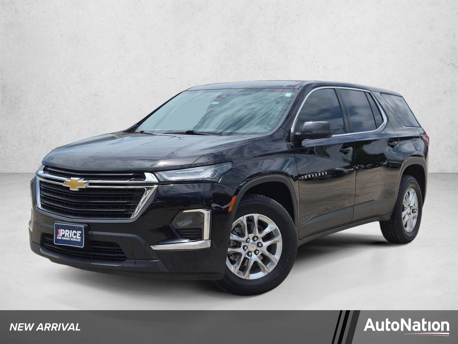 2022 Chevrolet Traverse LS — photo 1 of 15