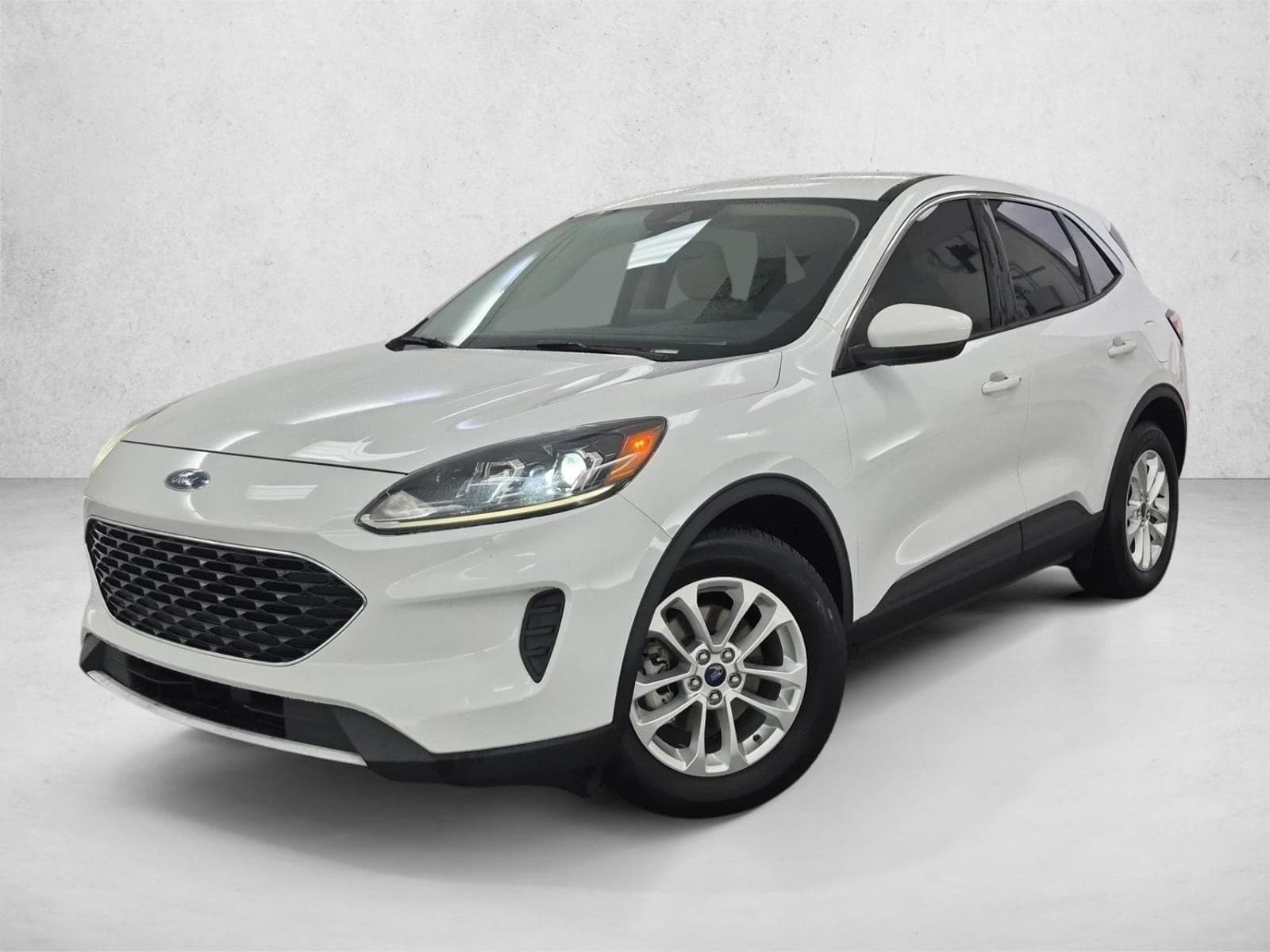2020 Ford Escape SE — photo 1 of 30