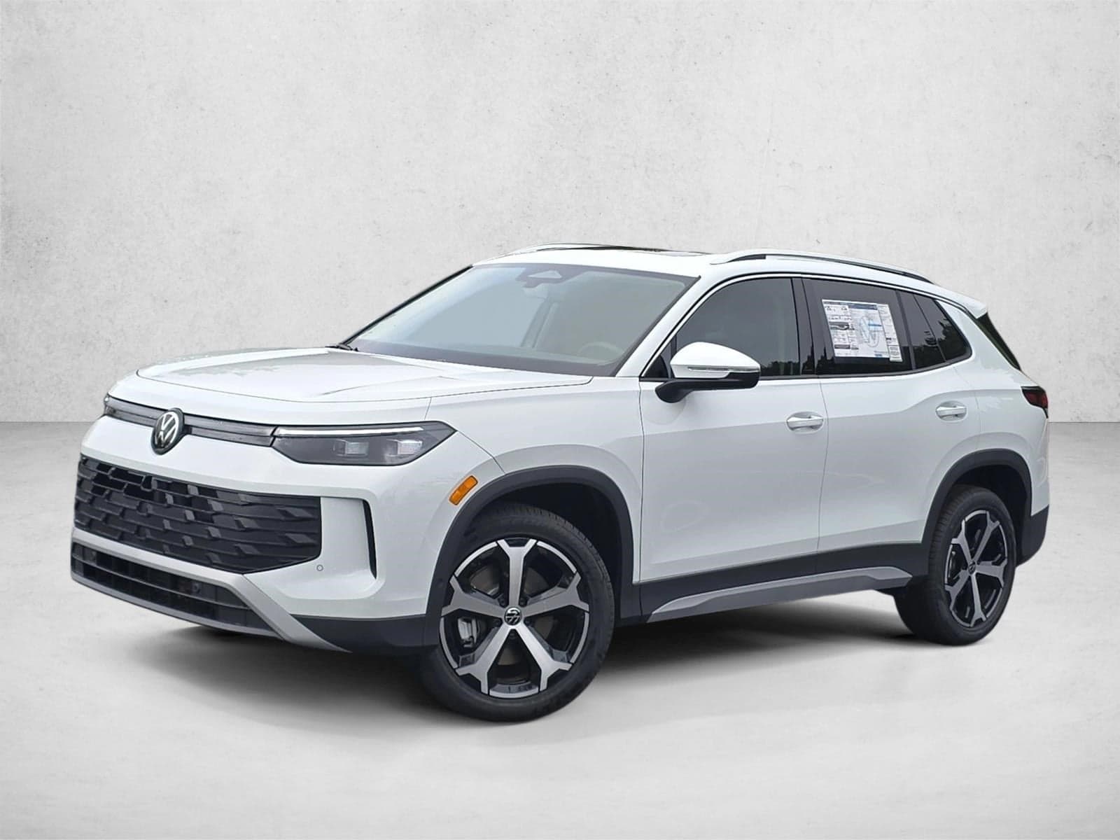2026 Volkswagen Tiguan SE — photo 1 of 19