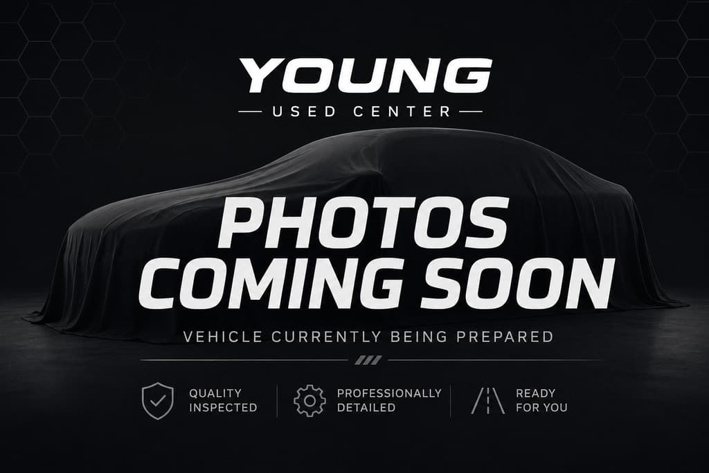 2016 Chrysler 200 Limited — photo 1 of 2