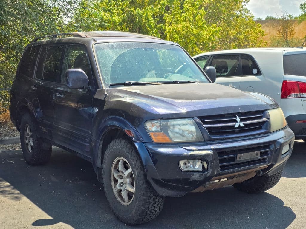 2002 Mitsubishi Montero Limited — photo 1 of 2