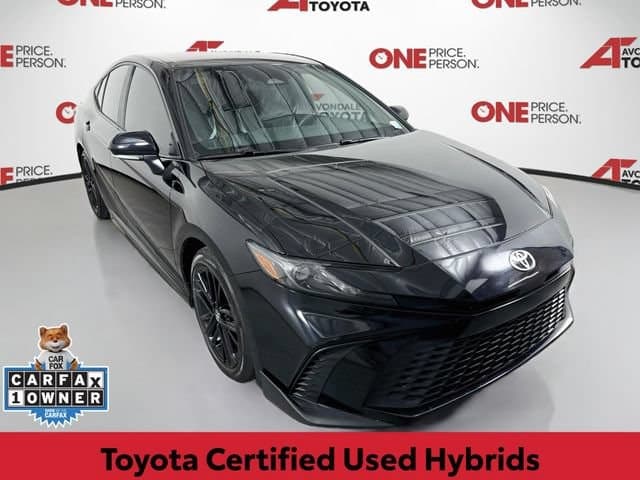 2025 Toyota Camry SE — photo 1 of 33