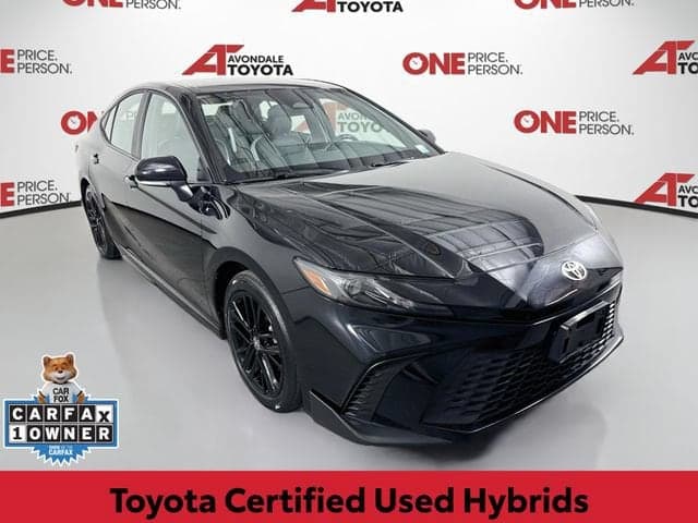 2025 Toyota Camry SE — photo 1 of 33